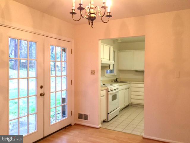 VIENNA WOODS - Residential Lease