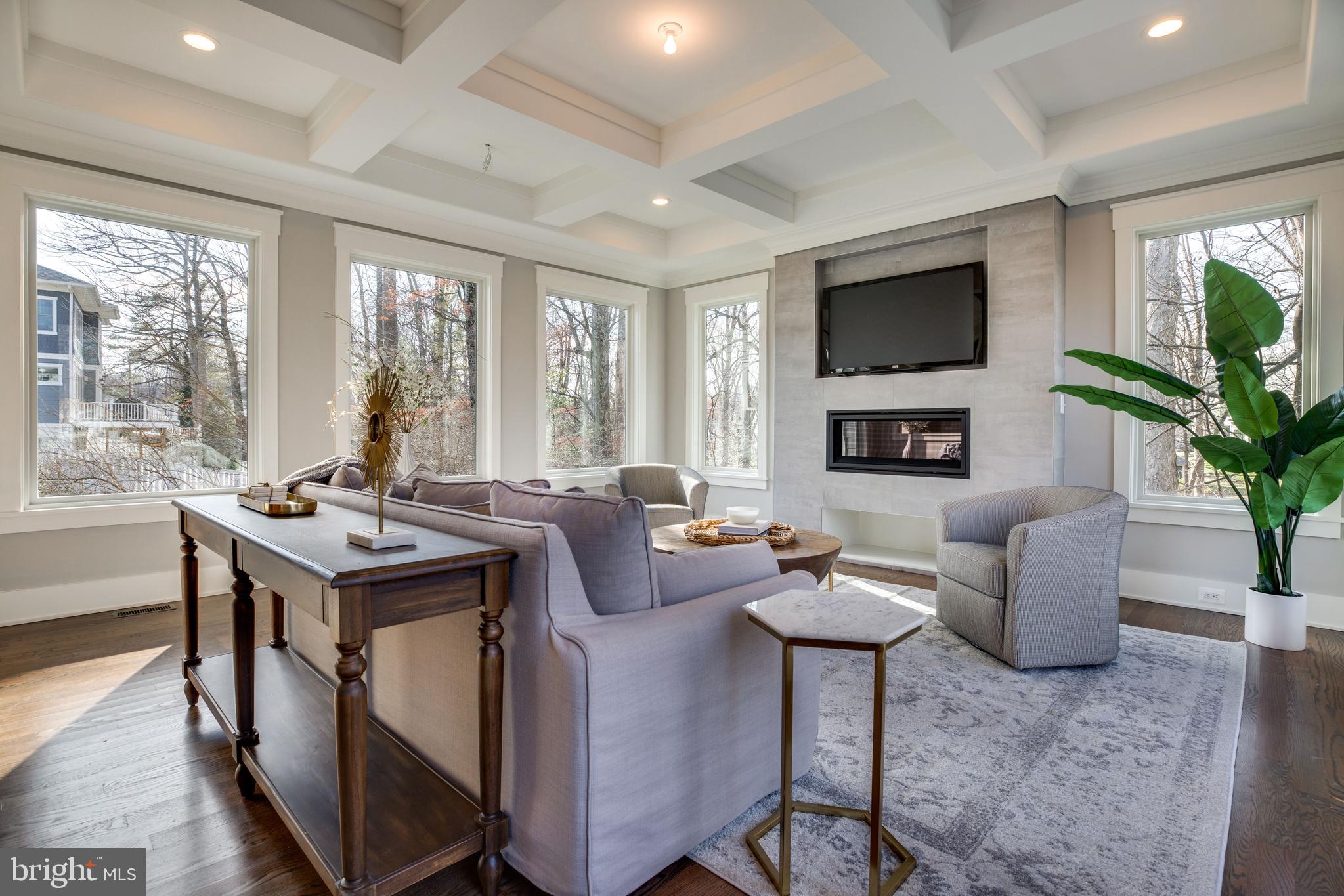 VIENNA WOODS - Residential