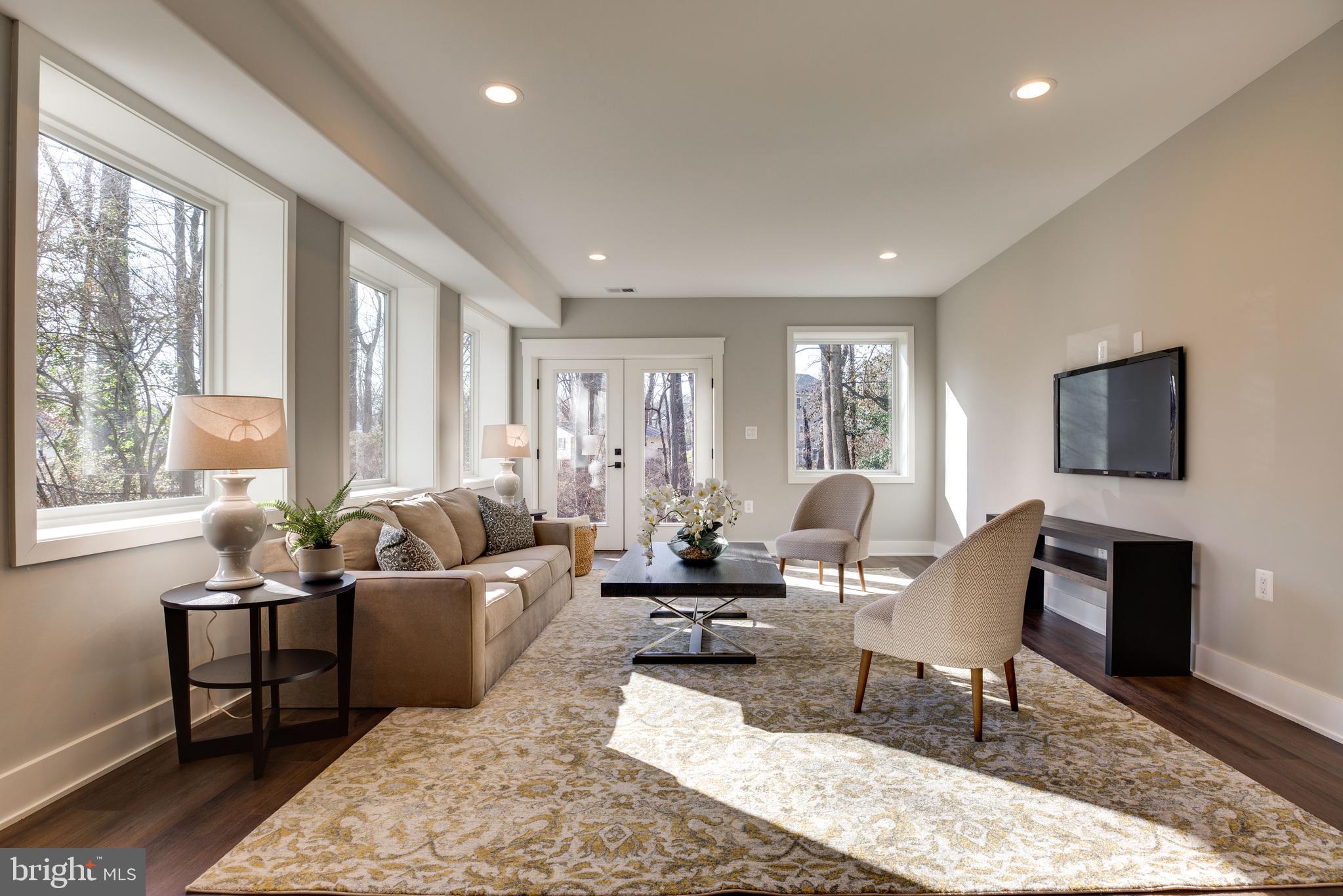 VIENNA WOODS - Residential