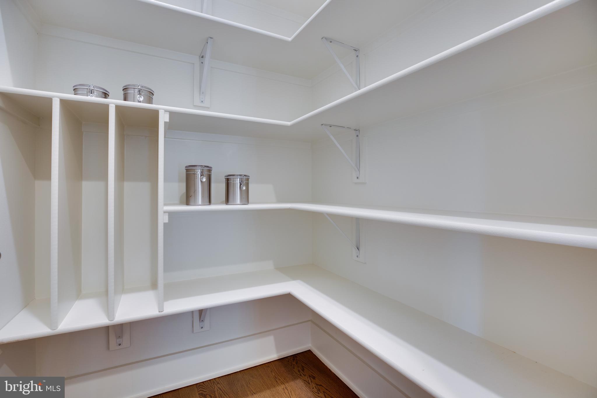 VIENNA WOODS - Residential