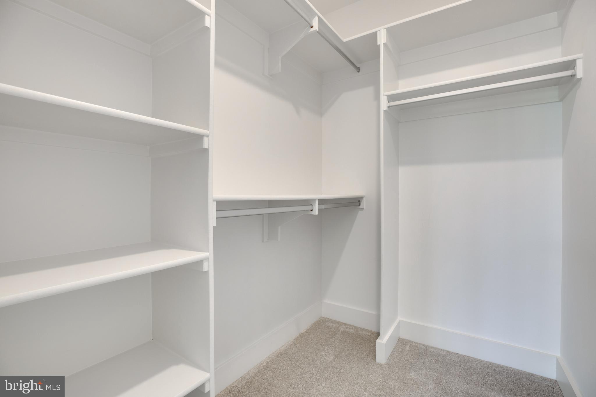 VIENNA WOODS - Residential