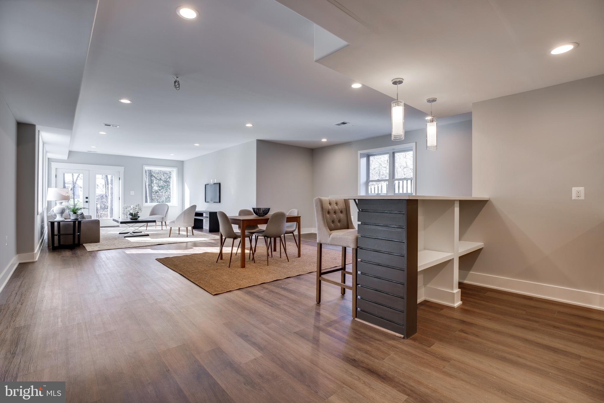 VIENNA WOODS - Residential