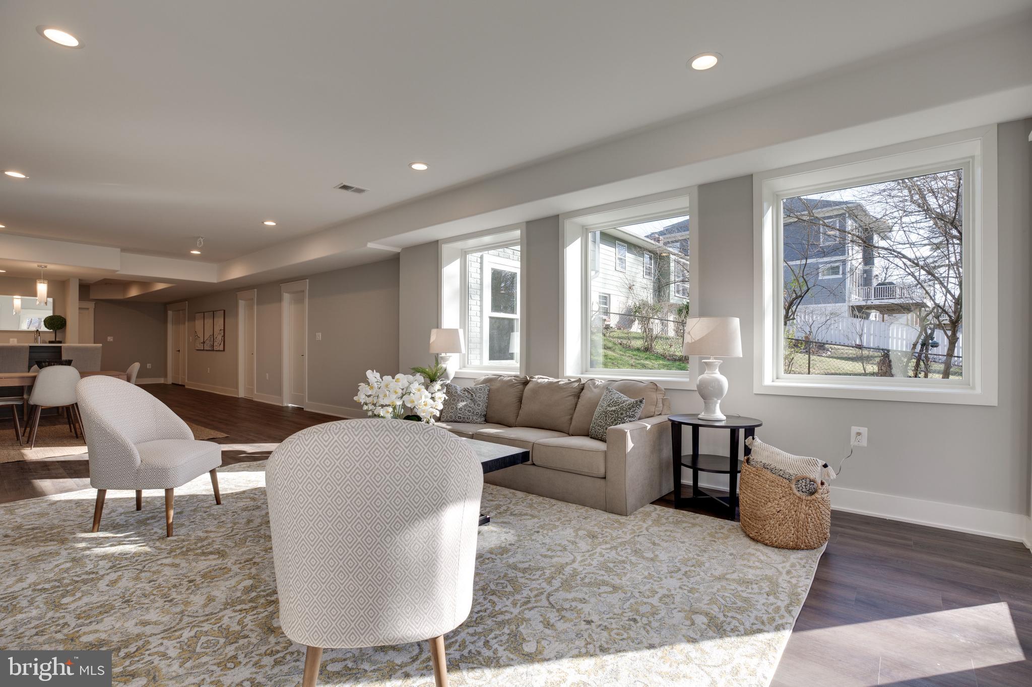 VIENNA WOODS - Residential