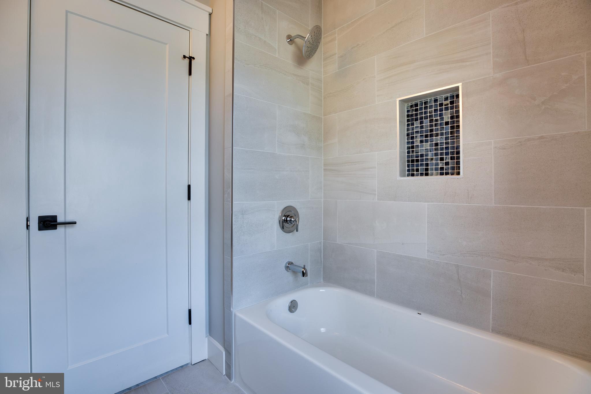 VIENNA WOODS - Residential