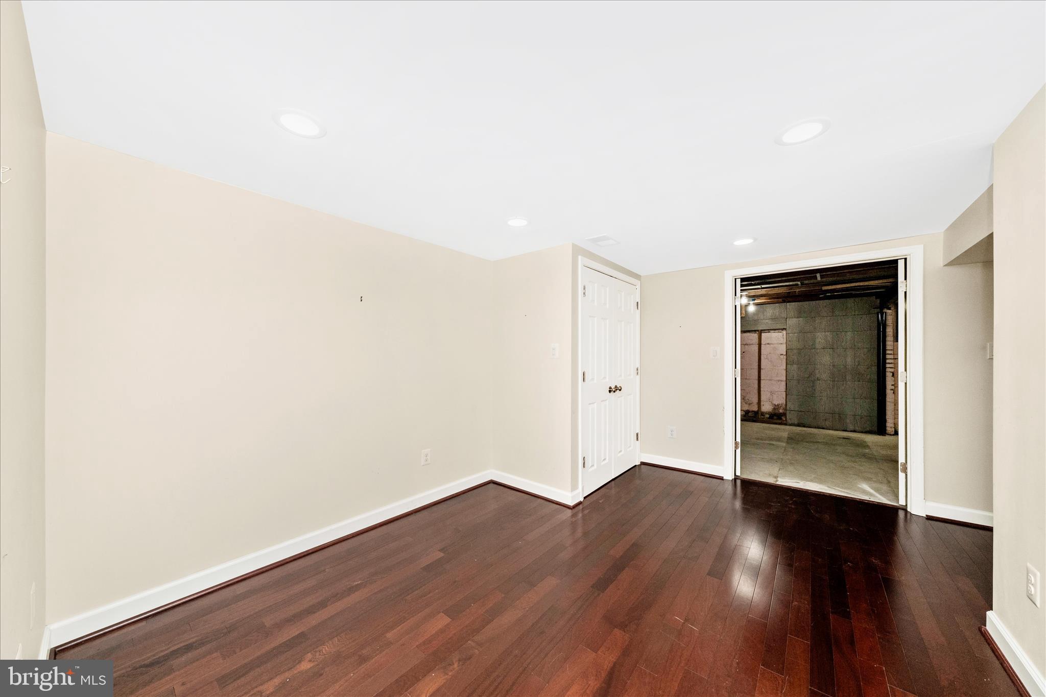 UNIVERSITY HILLS - Residential