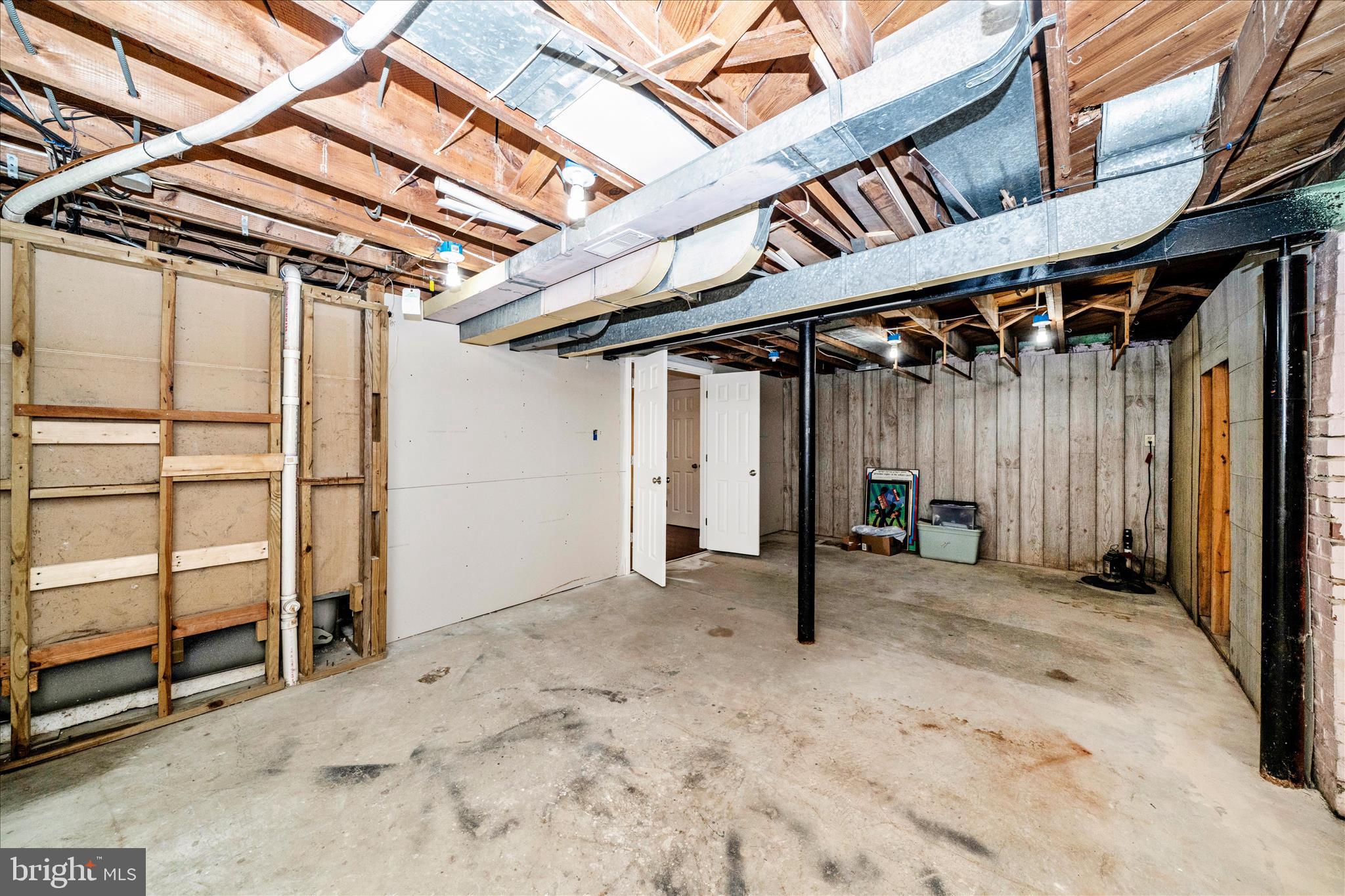 UNIVERSITY HILLS - Residential