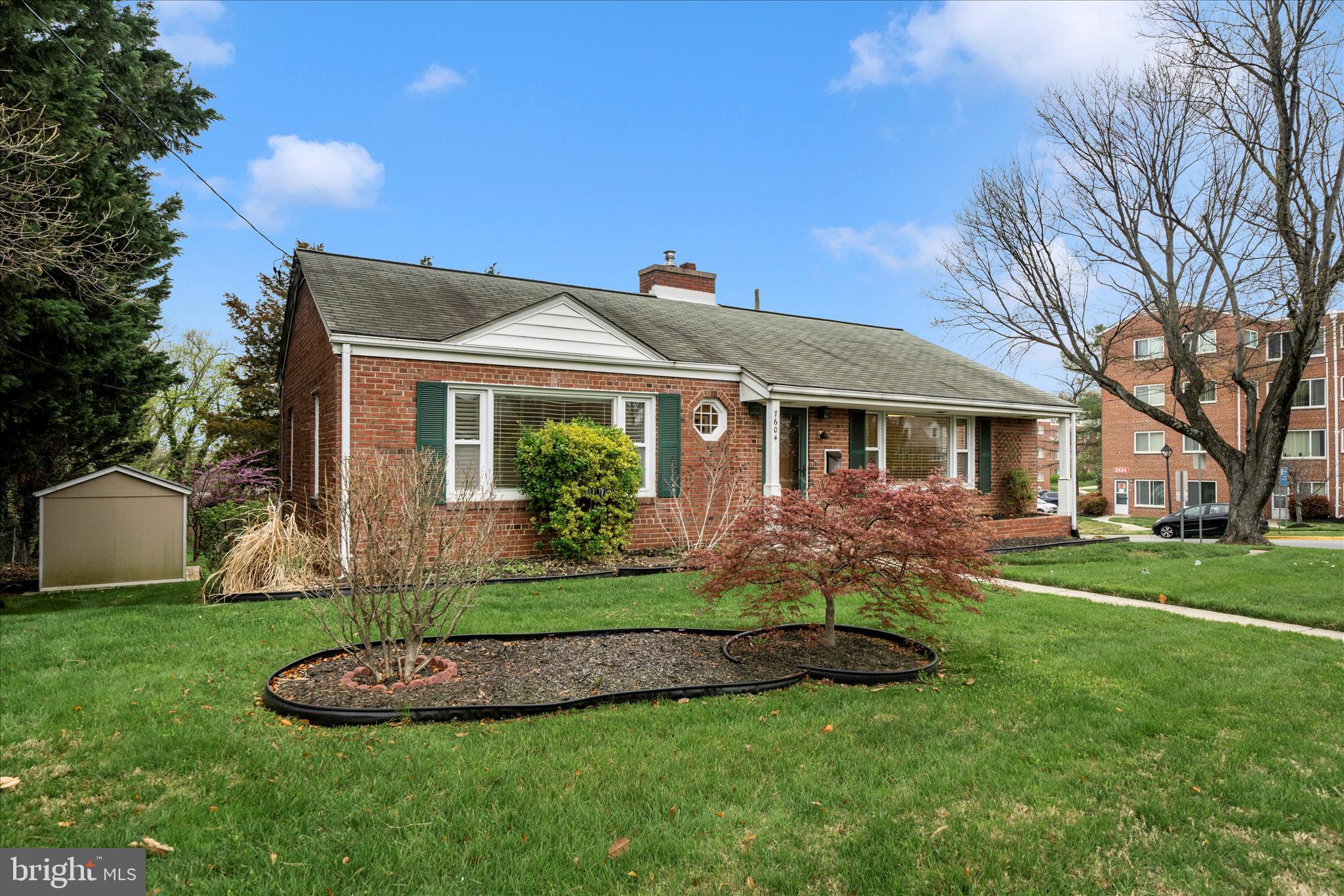 UNIVERSITY HILLS - Residential