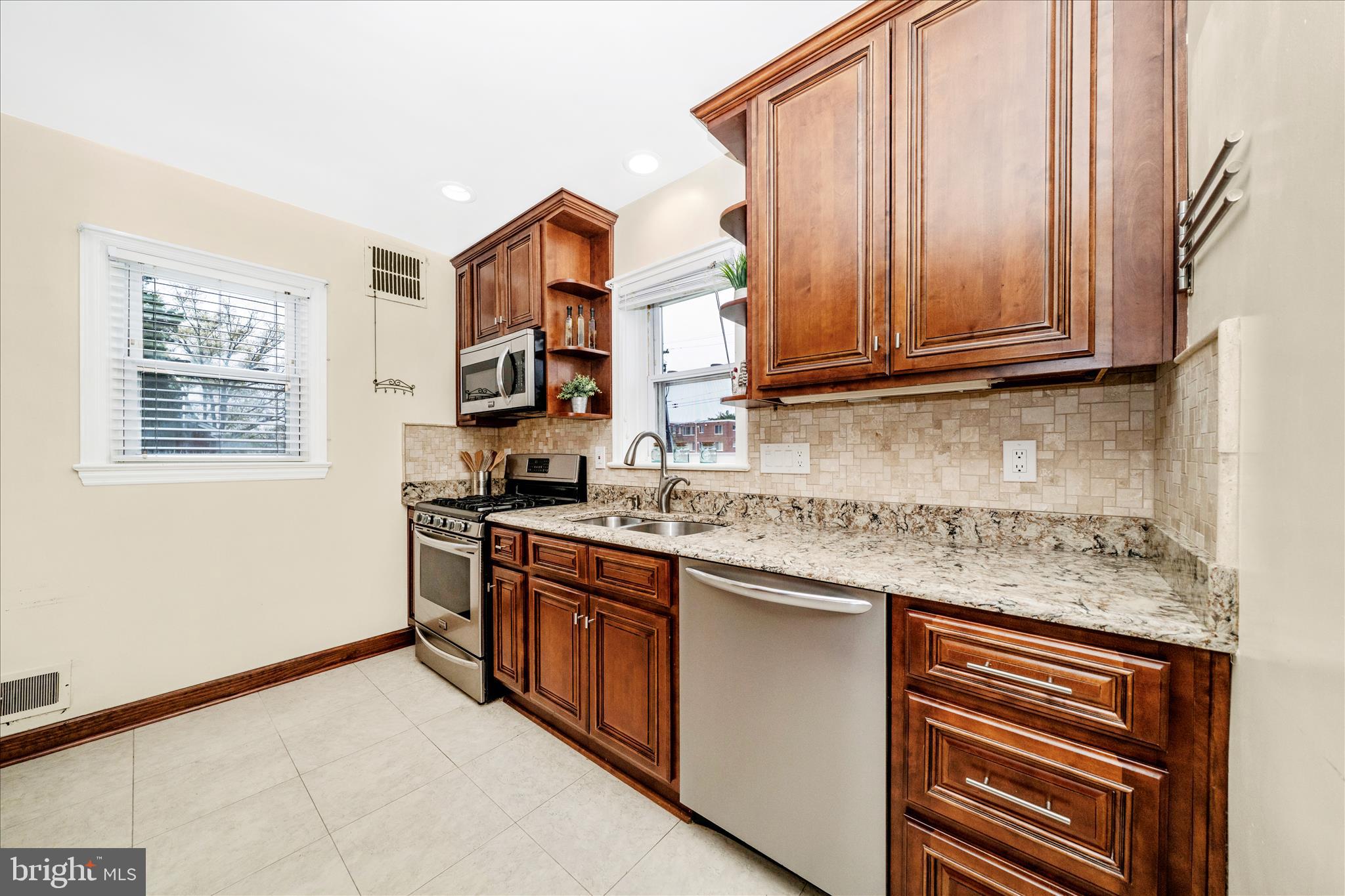 UNIVERSITY HILLS - Residential