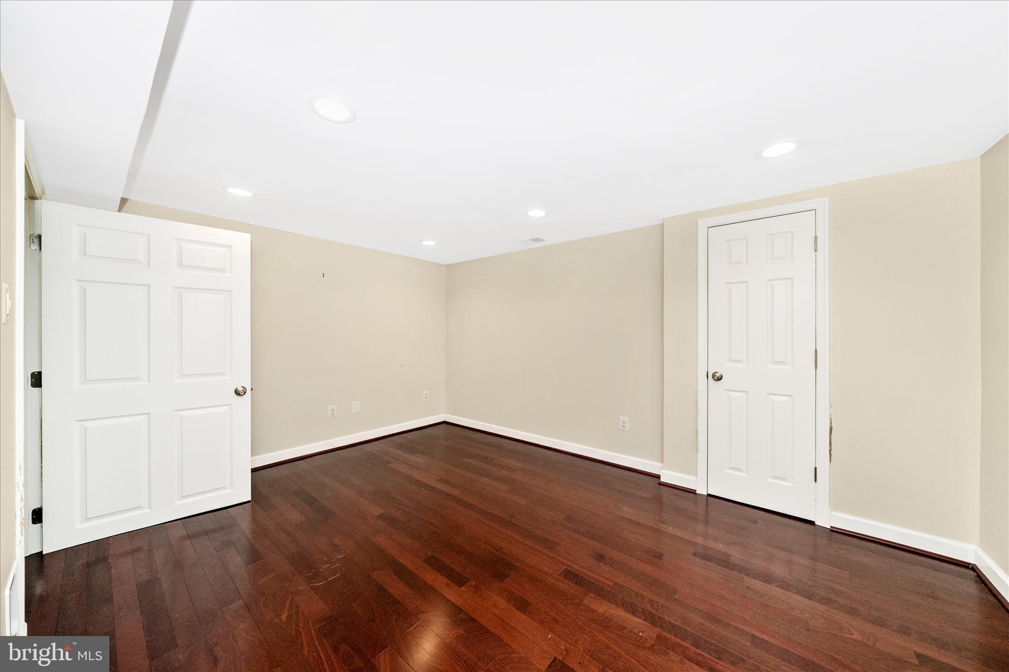 UNIVERSITY HILLS - Residential