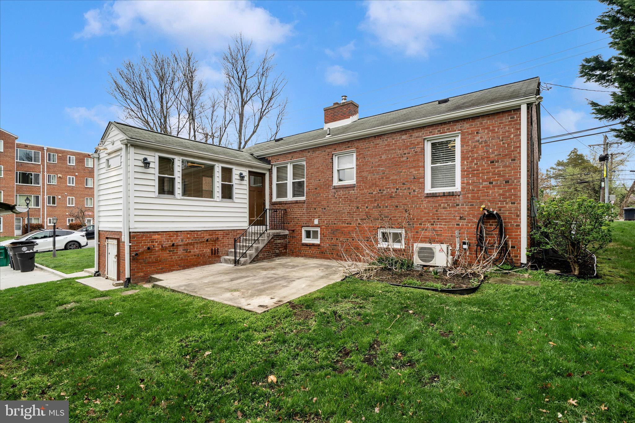 UNIVERSITY HILLS - Residential