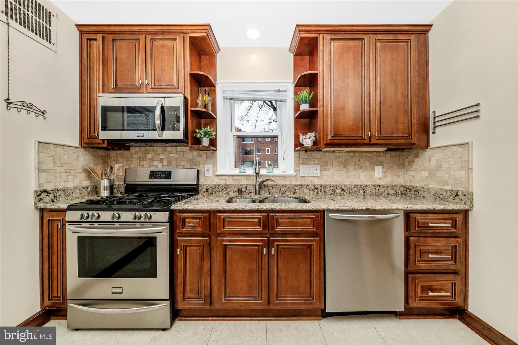 UNIVERSITY HILLS - Residential