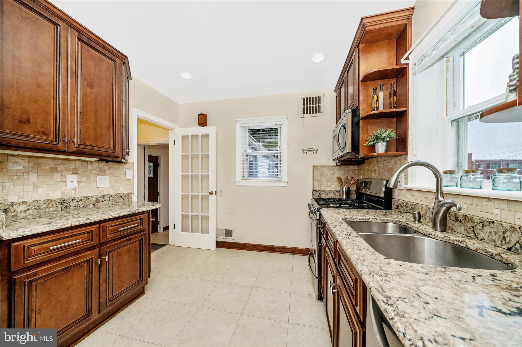 UNIVERSITY HILLS - Residential