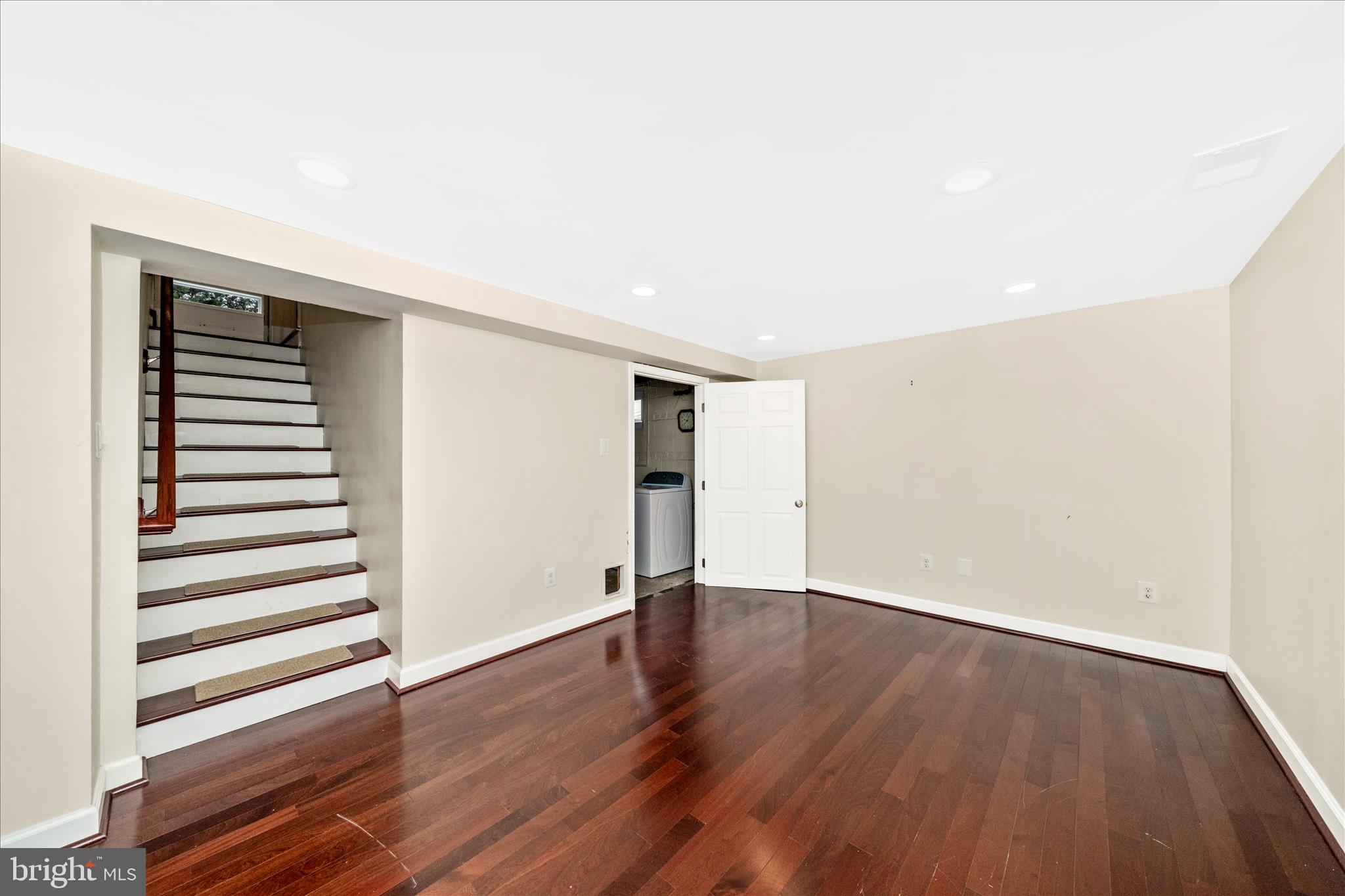 UNIVERSITY HILLS - Residential