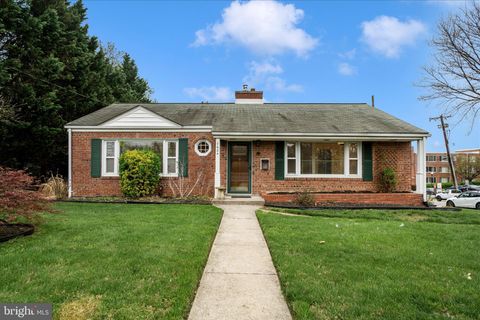 Homes For Sale - 7604 Adelphi Road<br/> HYATTSVILLE, MD 20783