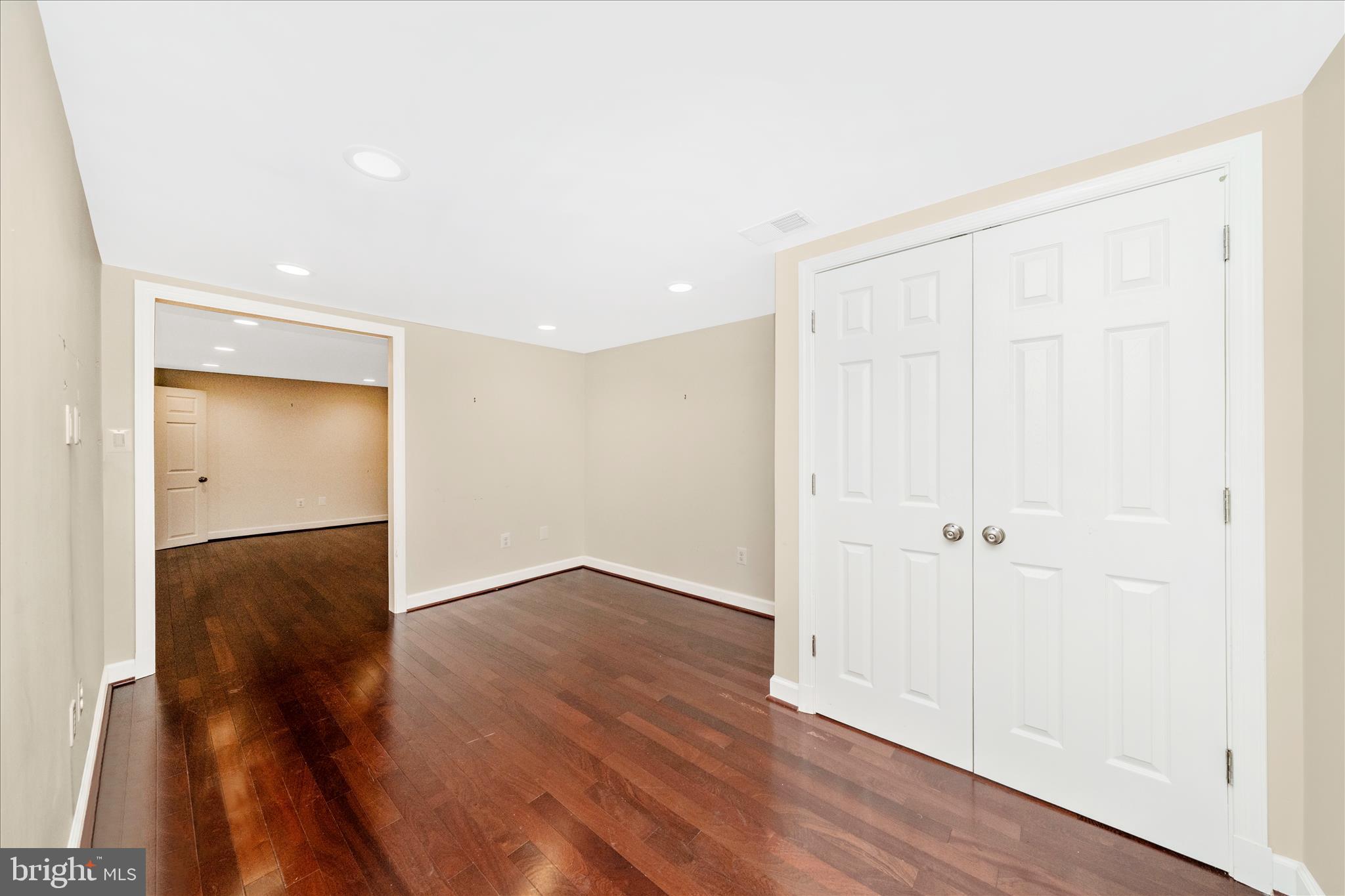 UNIVERSITY HILLS - Residential