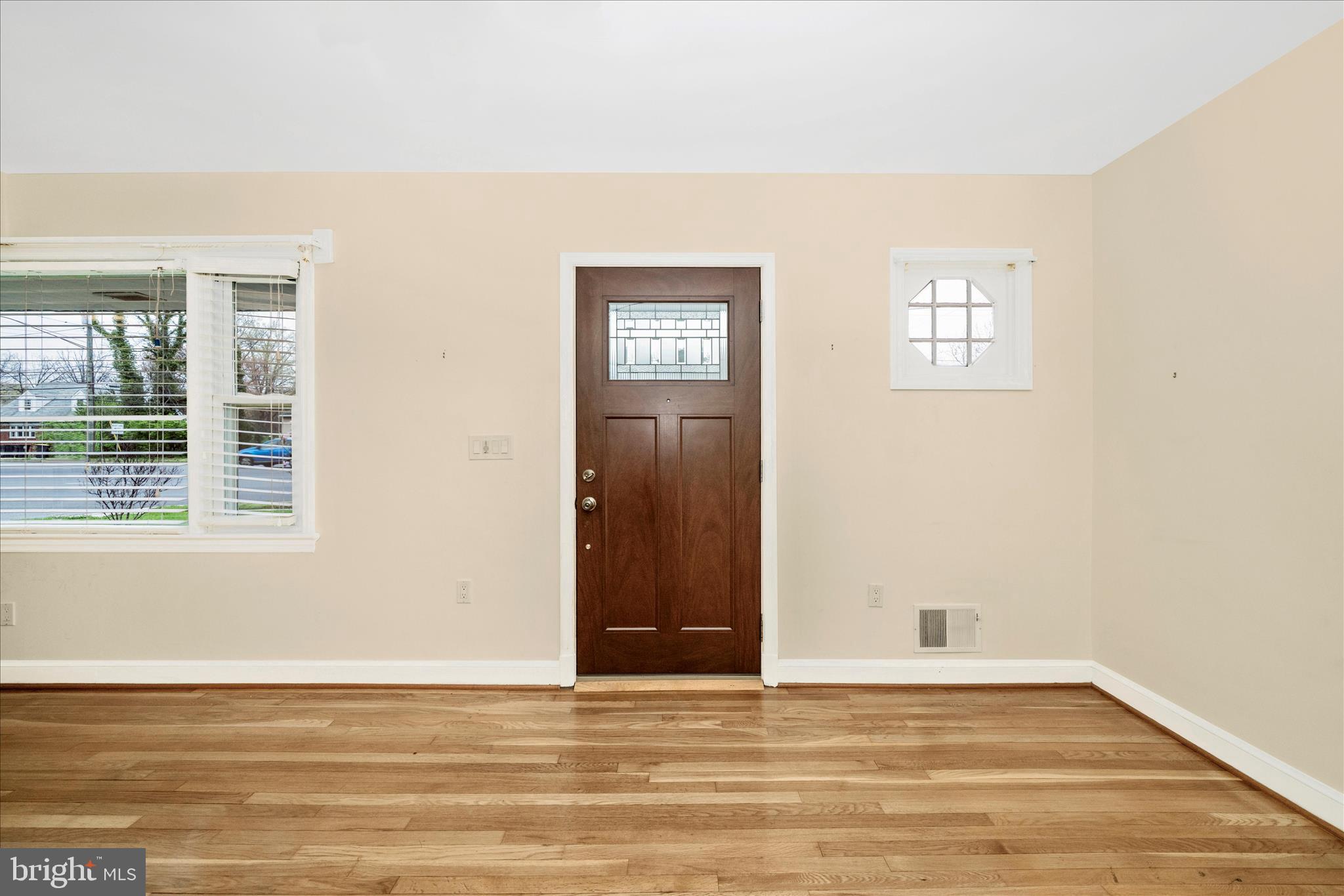 UNIVERSITY HILLS - Residential