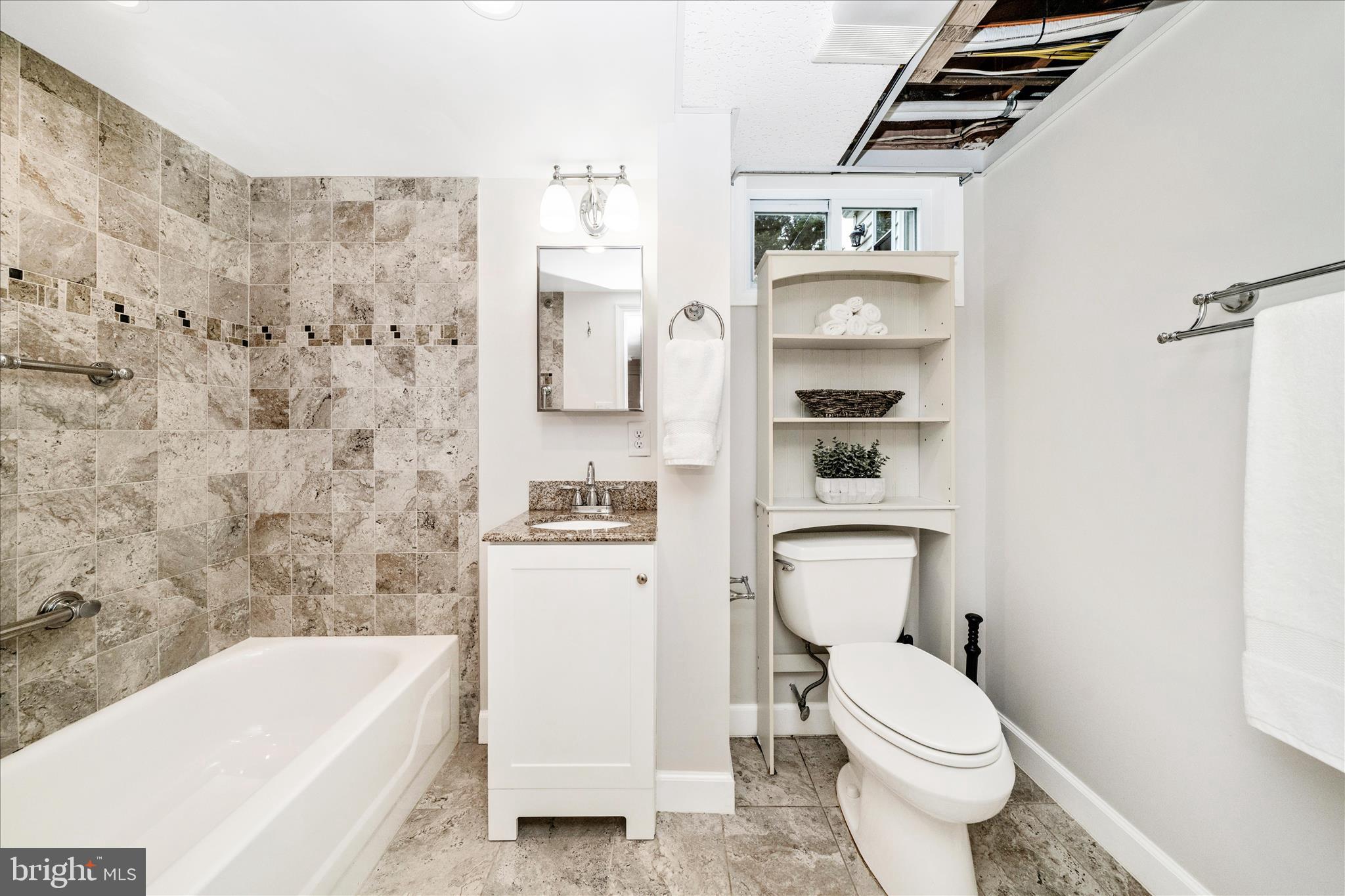 UNIVERSITY HILLS - Residential