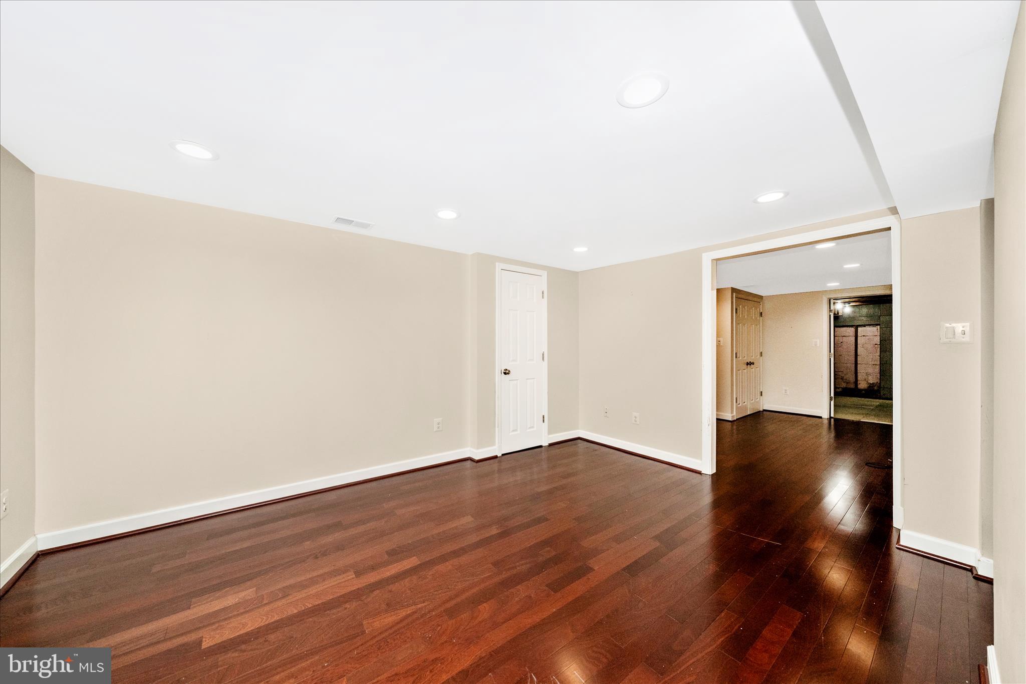 UNIVERSITY HILLS - Residential