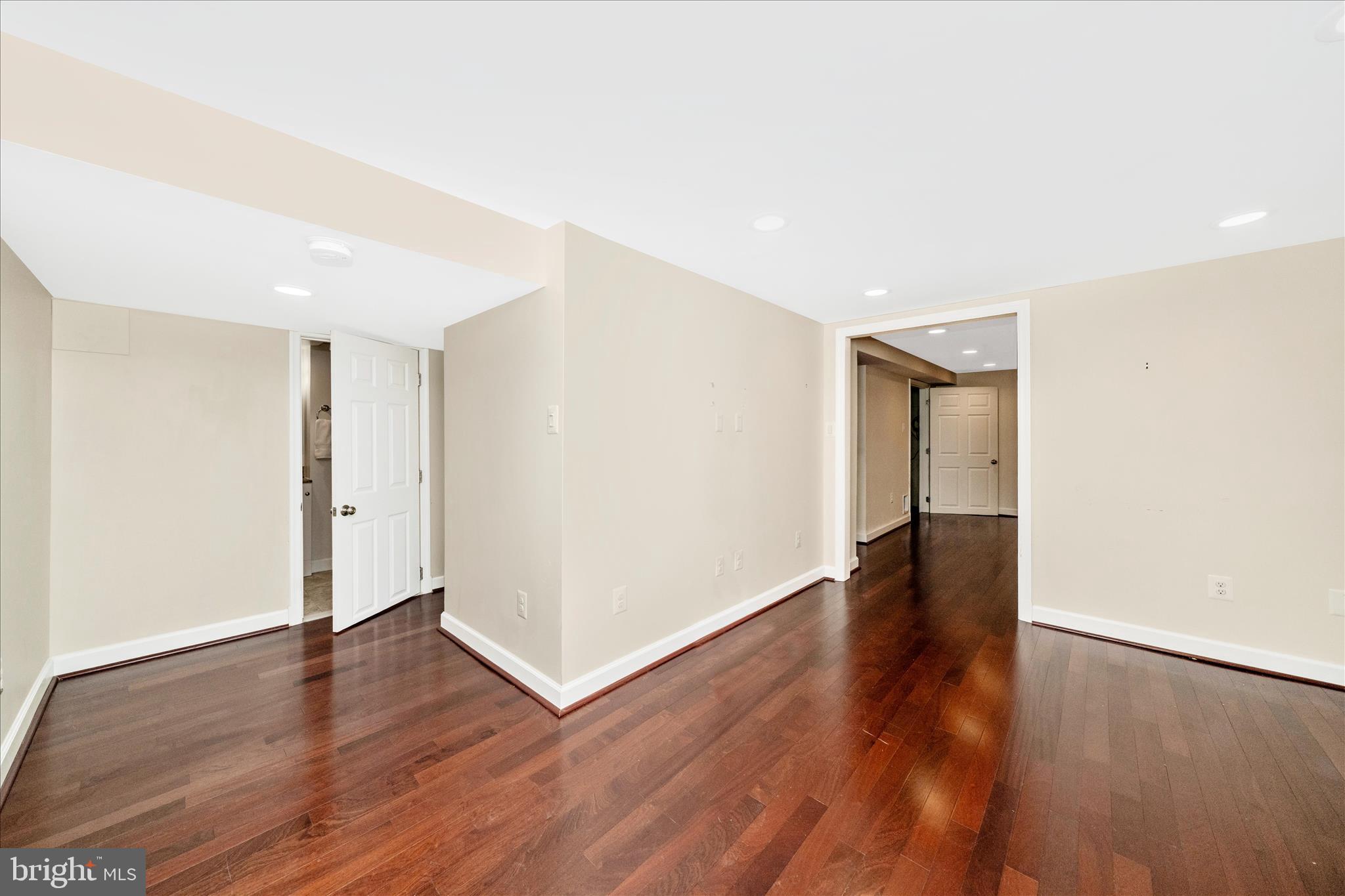 UNIVERSITY HILLS - Residential