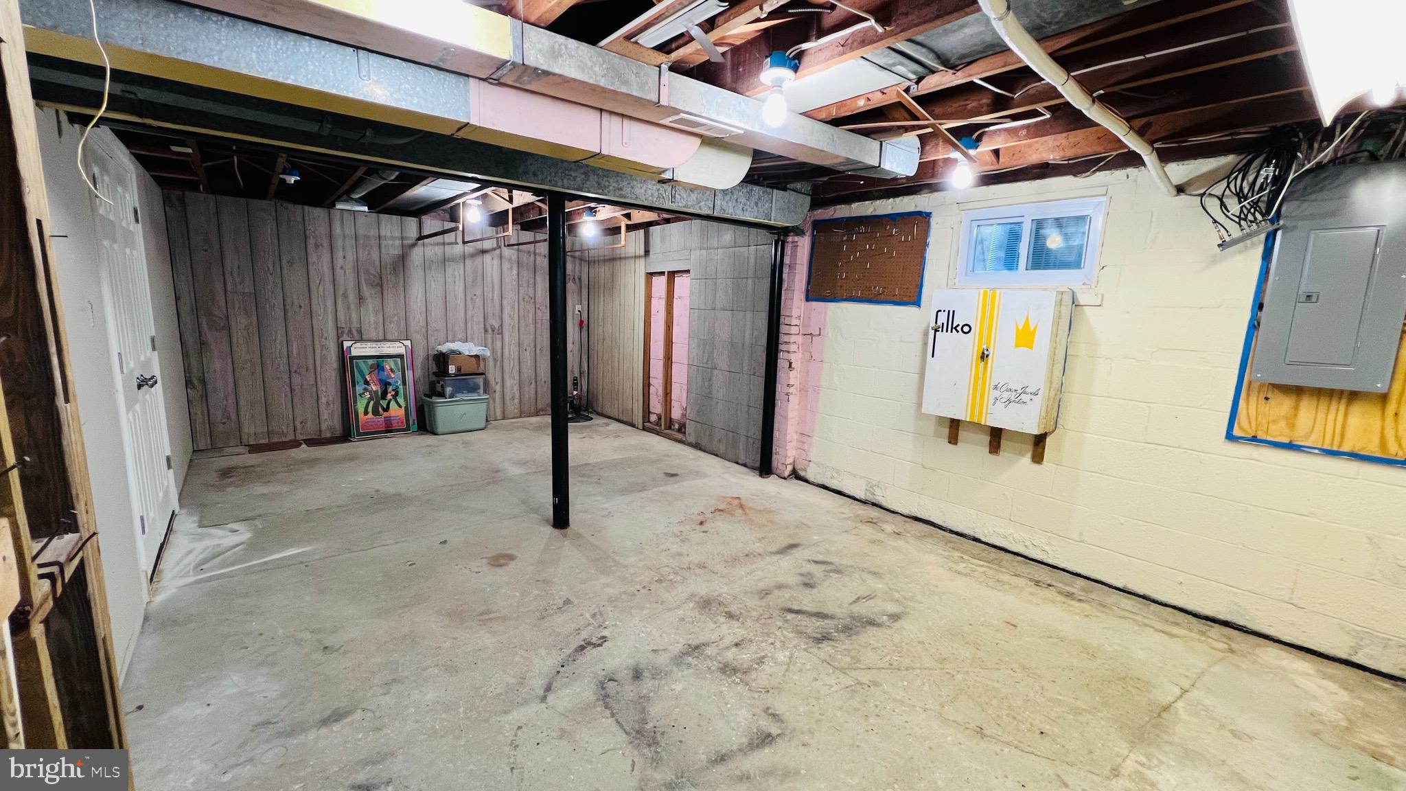 UNIVERSITY HILLS - Residential