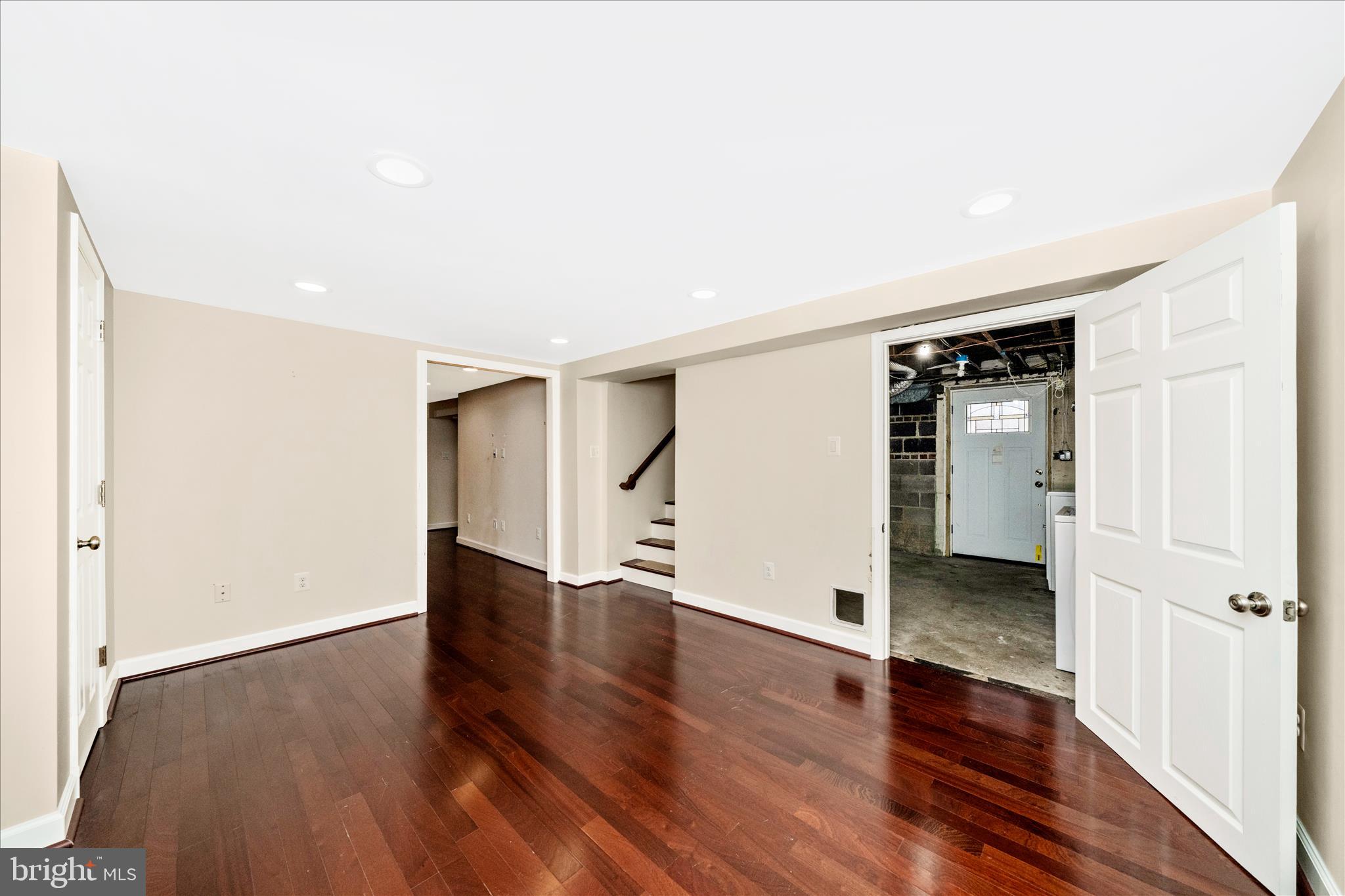 UNIVERSITY HILLS - Residential