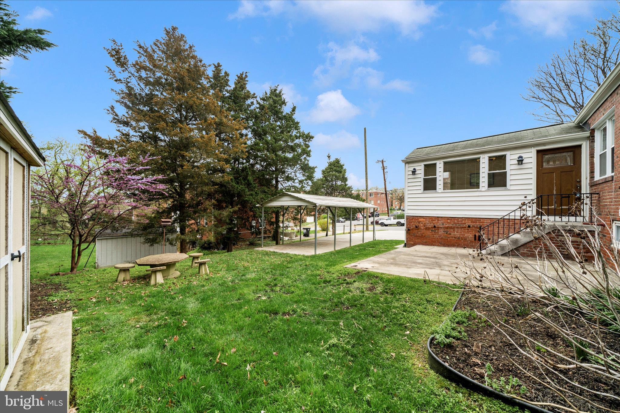 UNIVERSITY HILLS - Residential