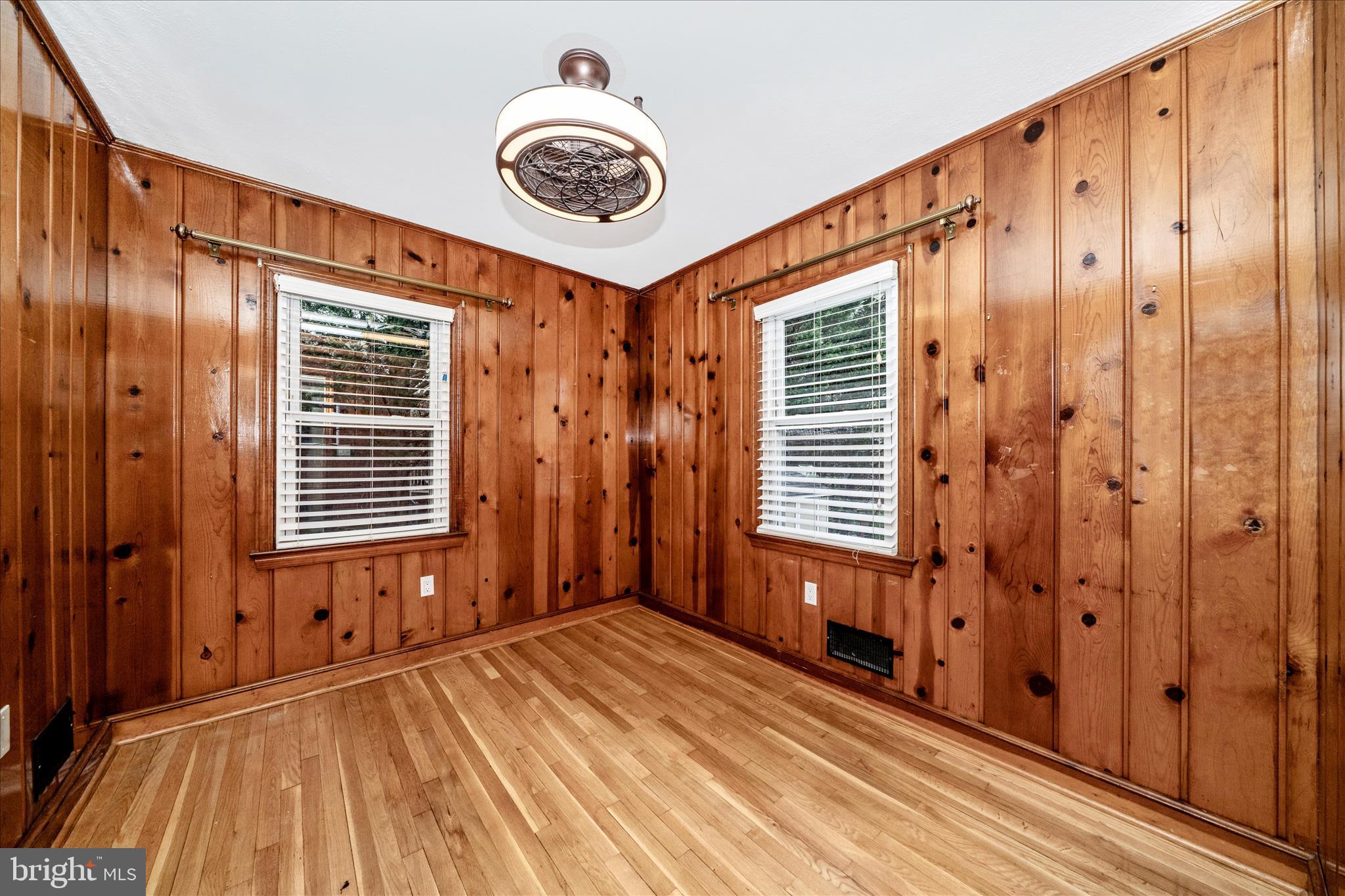 UNIVERSITY HILLS - Residential