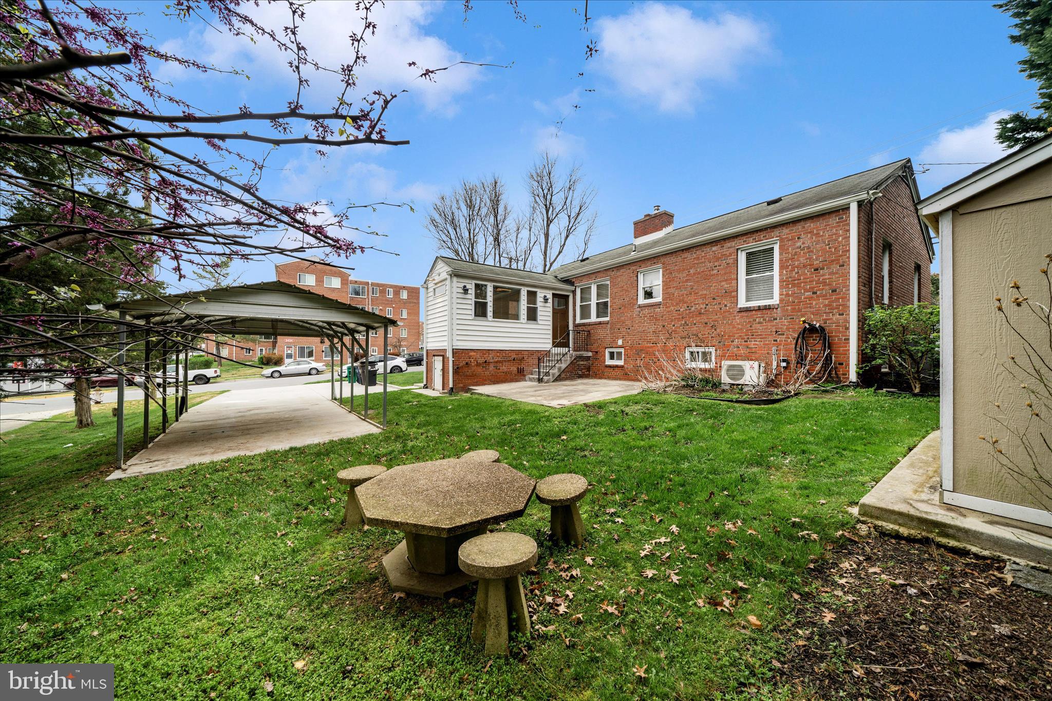 UNIVERSITY HILLS - Residential