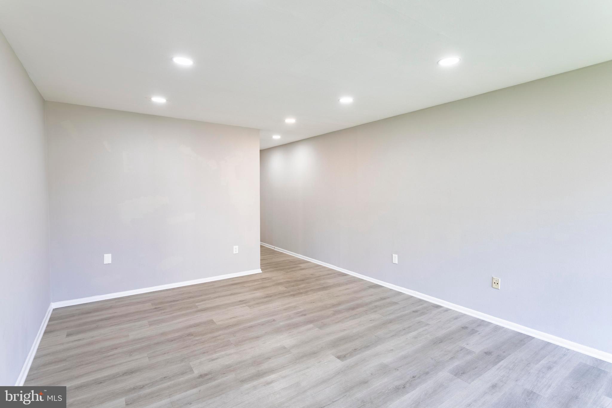 CHELSEA WOODS CONDO - Residential