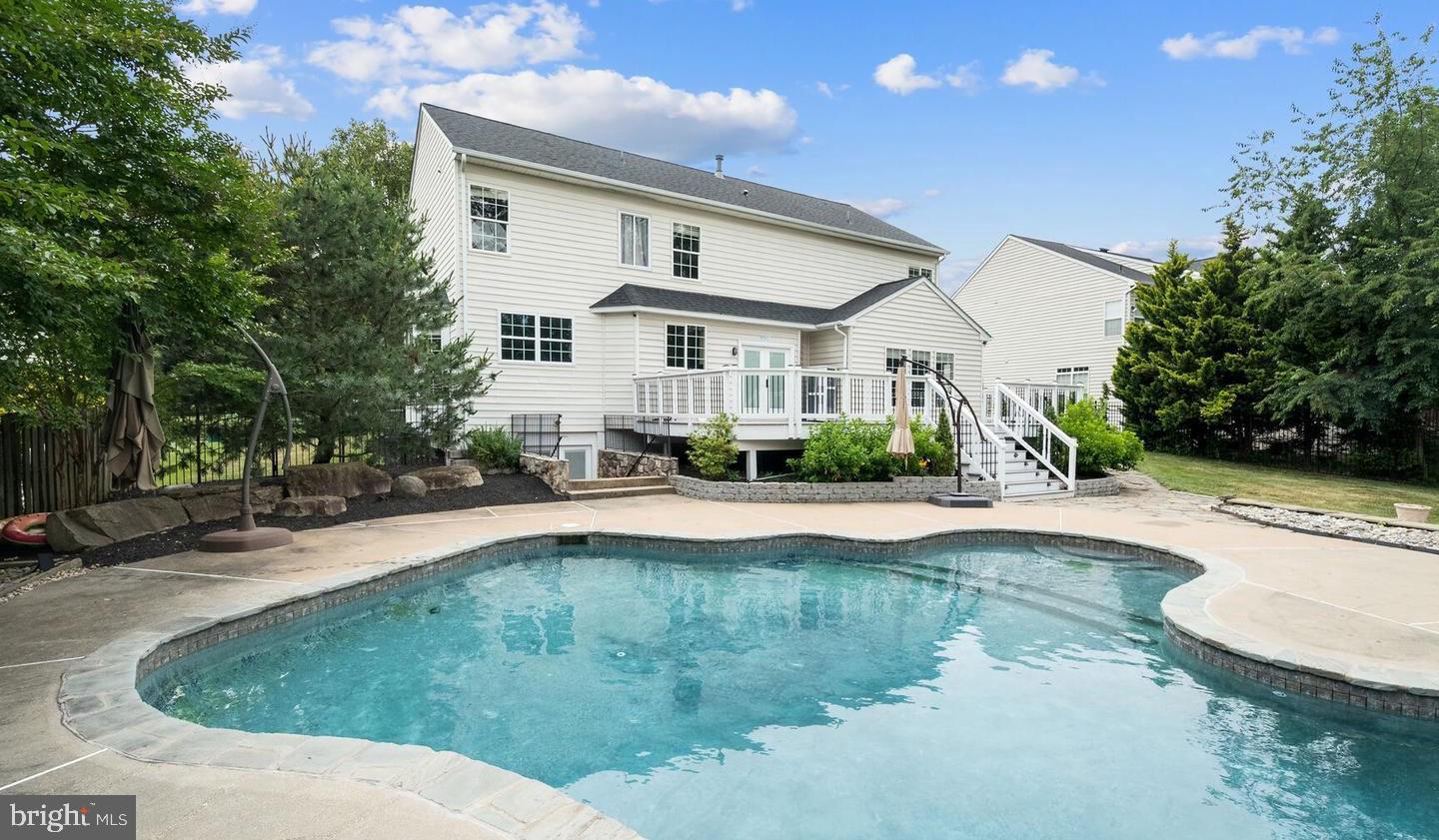 VANTAGE POINTE - Residential Lease