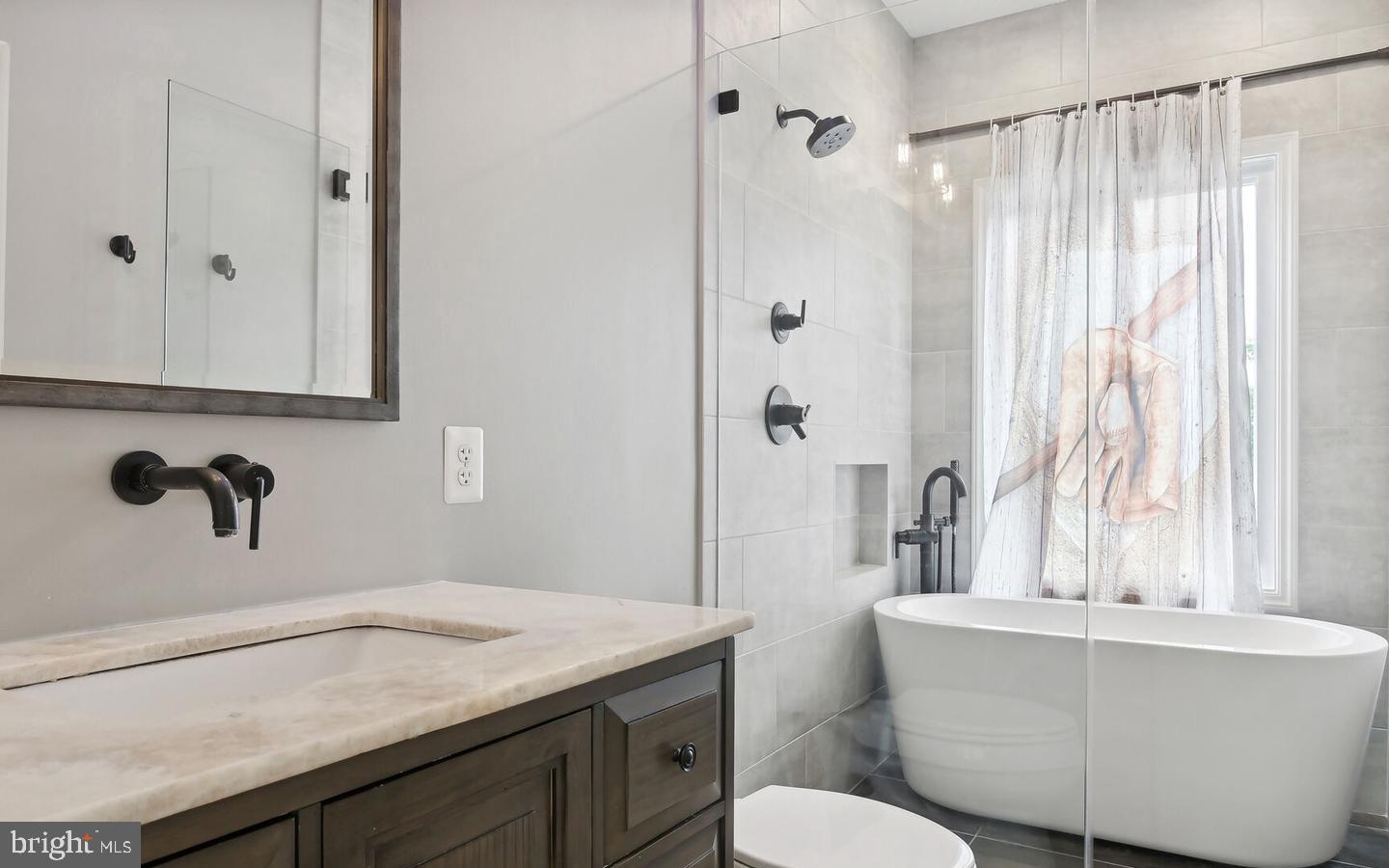 VANTAGE POINTE - Residential Lease