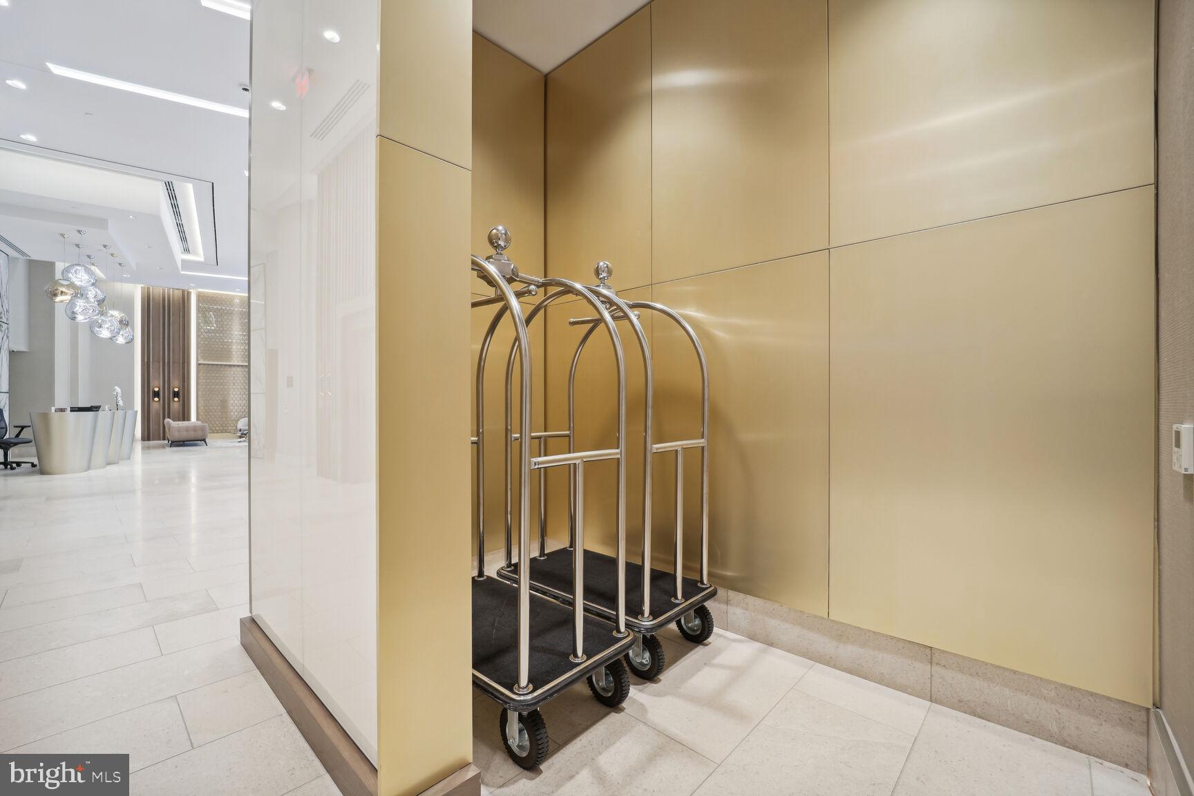 TYSONS CORNER - Residential