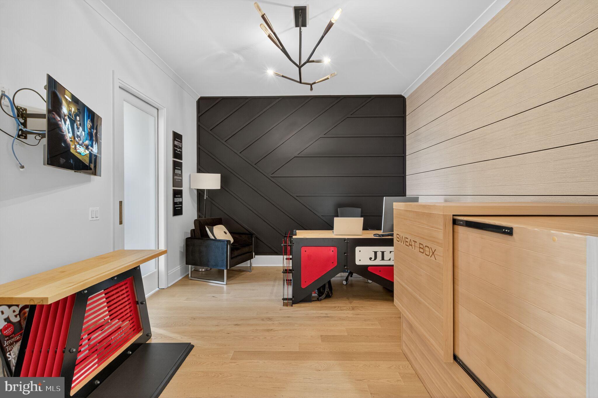 TYSONS CORNER - Residential