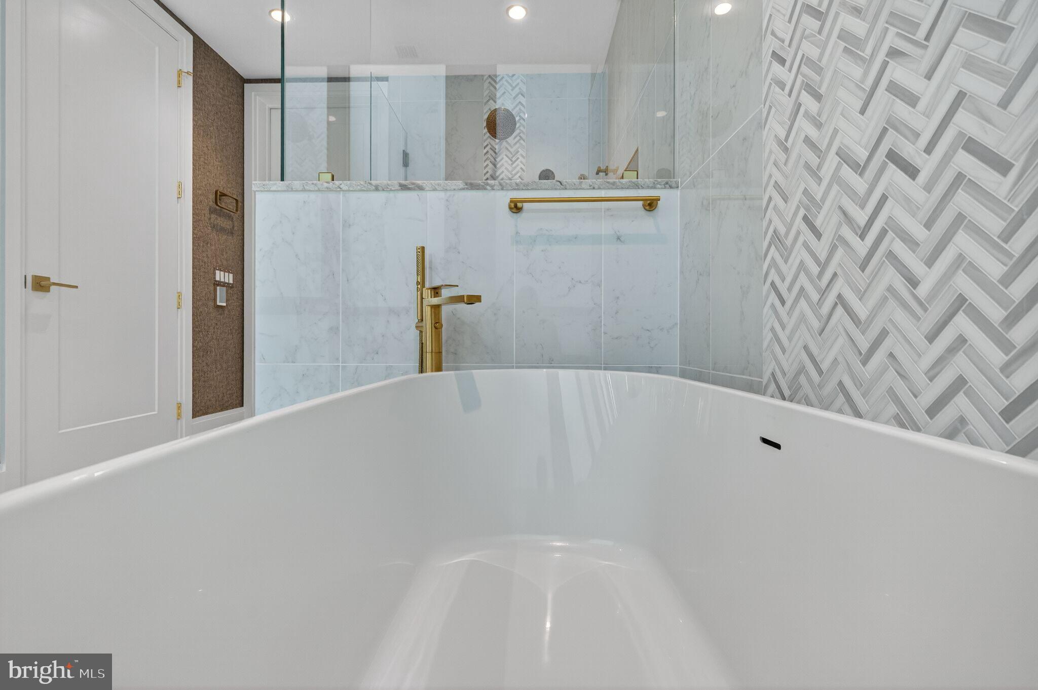 TYSONS CORNER - Residential