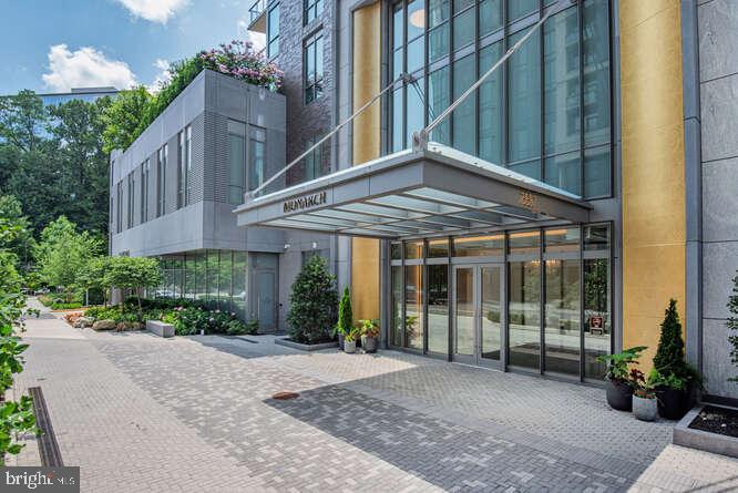 TYSONS CORNER - Residential