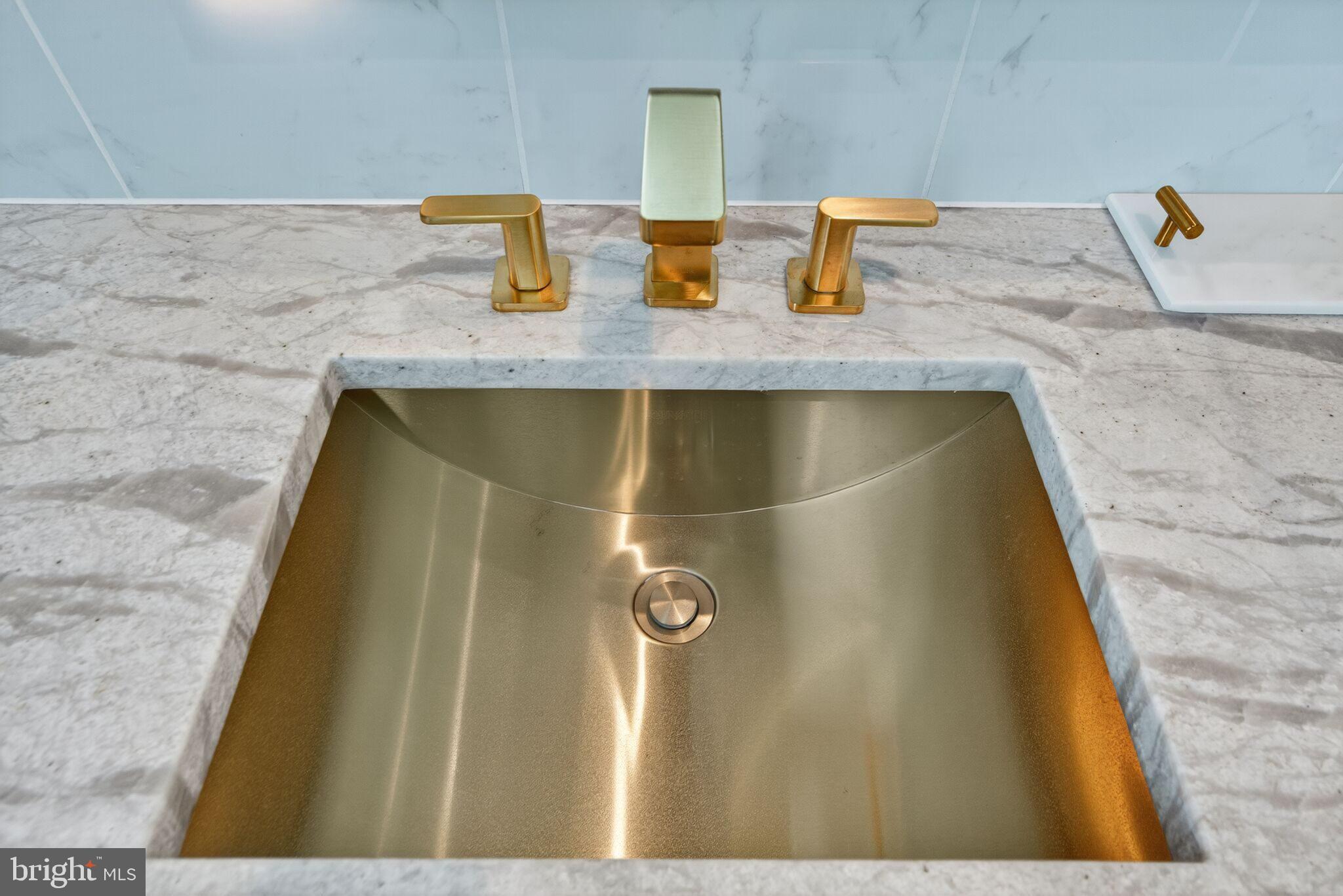 TYSONS CORNER - Residential