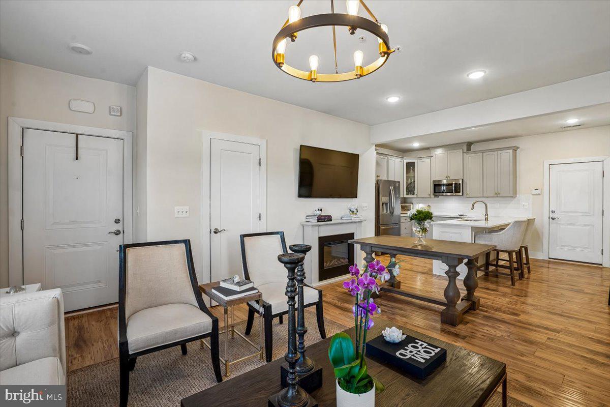 44834 TIVERTON SQUARE