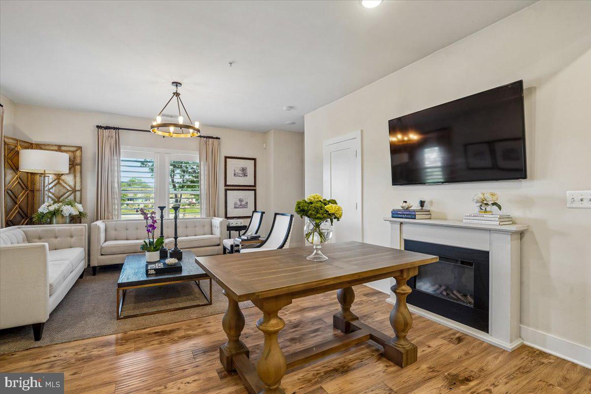 44834 TIVERTON SQUARE