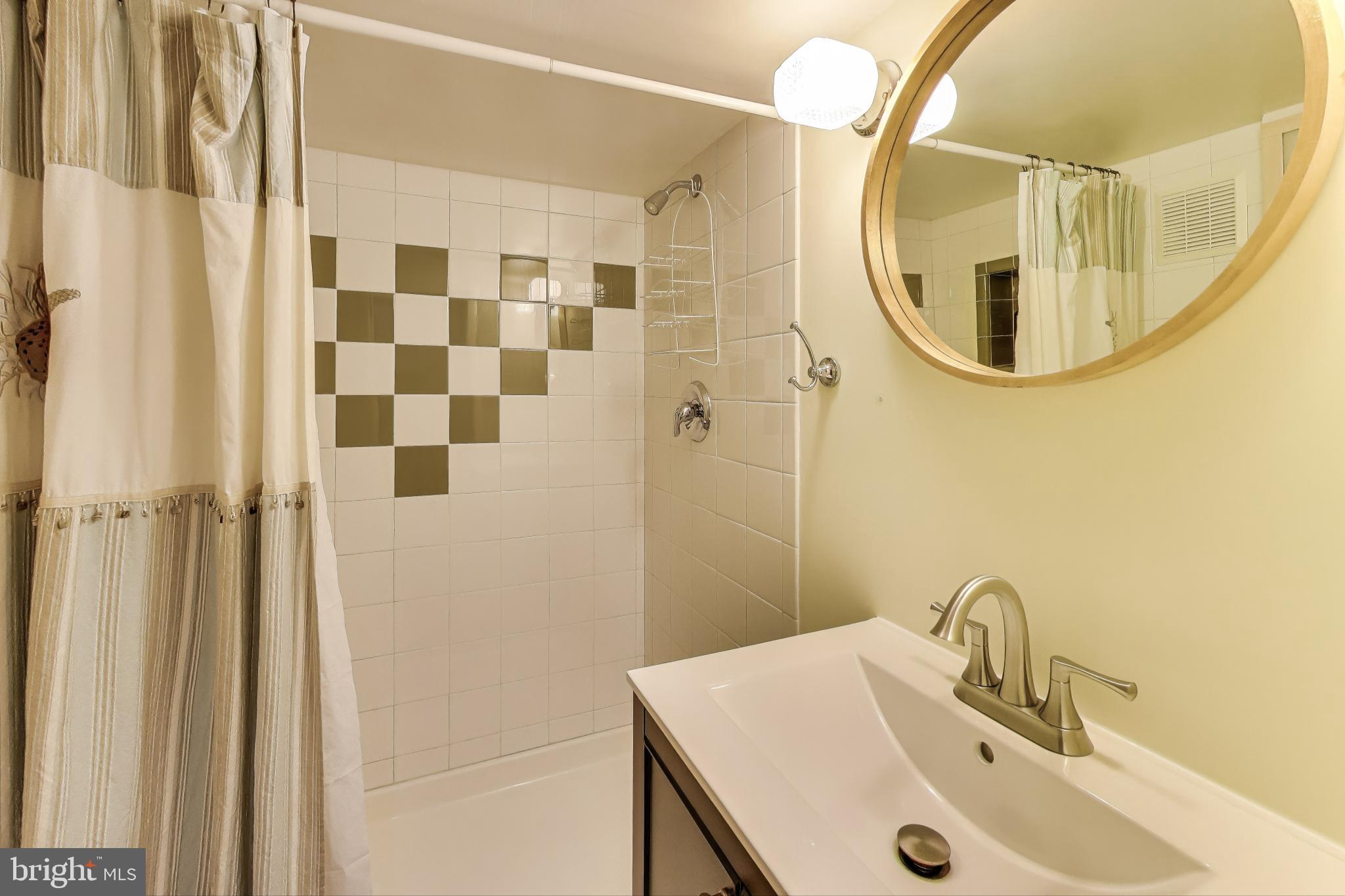 REALTY PARK - Residential Lease