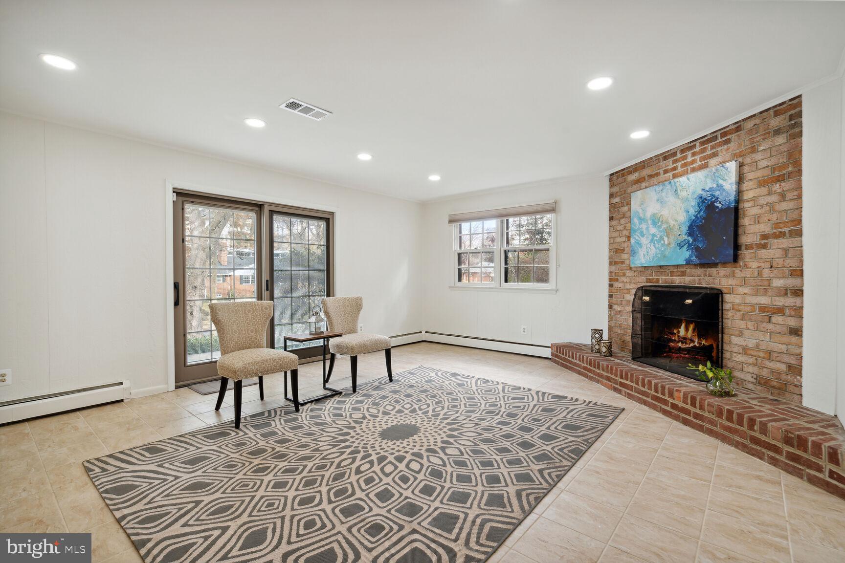 BROYHILL FOREST - Residential Lease