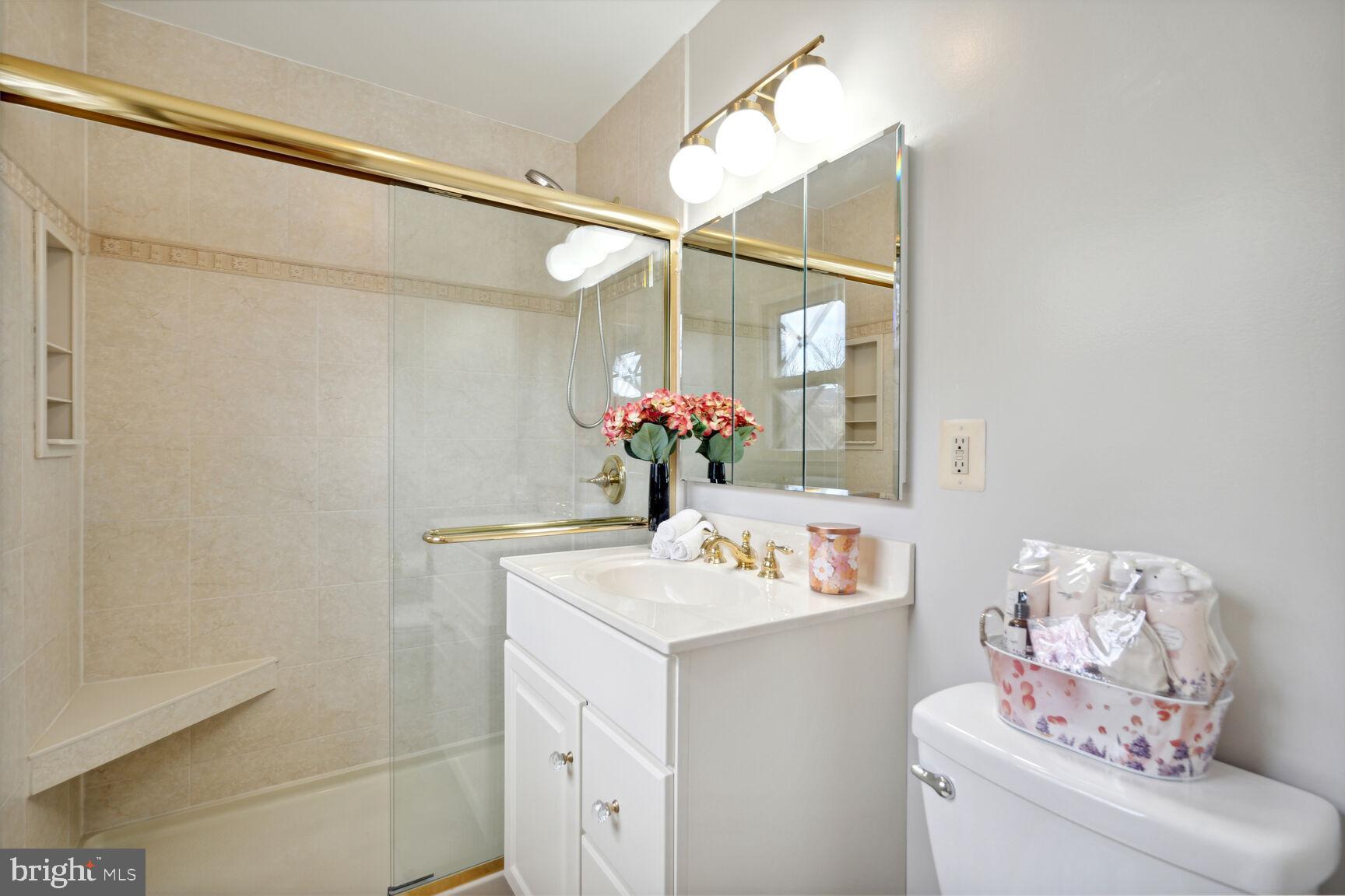 BROYHILL FOREST - Residential Lease