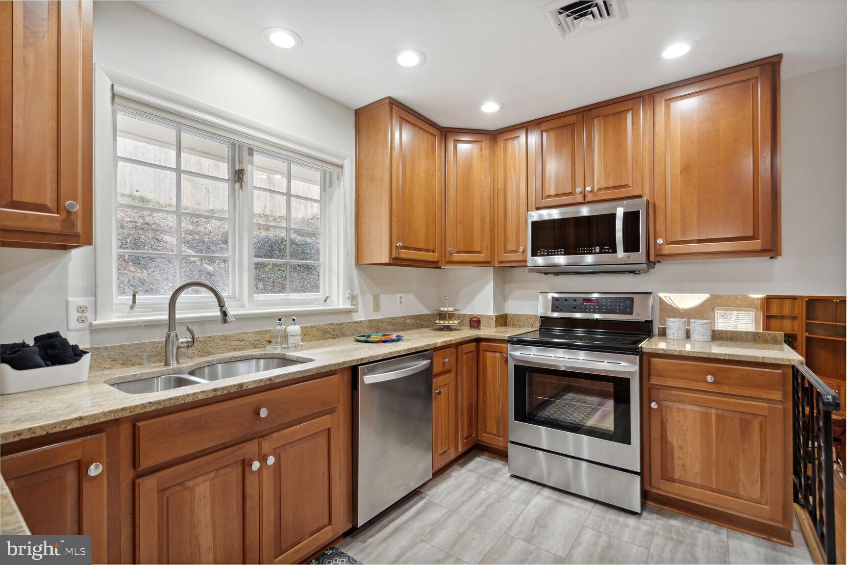 BROYHILL FOREST - Residential Lease