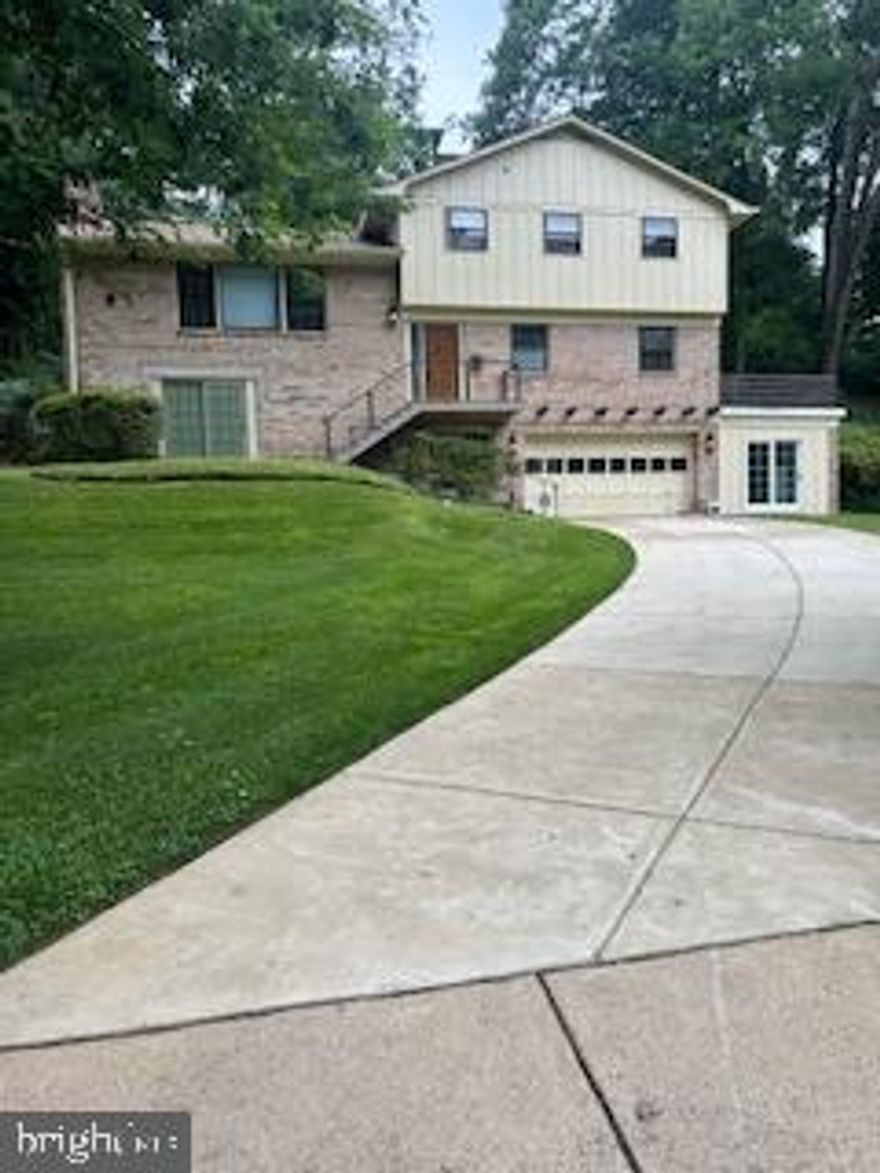 Your rental search is over! You've just landed on the property you'll want to call “home”! Picture-perfect and move-in ready, this meticulous property features an abundance of natural light, hardwood floors in mint condition, generous space, and up-to-date style.  Amidst 3,000 square feet, there are flexible multi-use options for living, working, entertaining, and recreating, including 4 BRs, separate home office/WFH space, multiple living room/family rooms, and 3.5 BAs. The year-round sunroom offers views of the lush landscaping. With both  wood-burning and gas fireplaces, you can select the traditional crackling smell on a cold night, or the convenience of  "flip the switch" convenience.  Whether enjoying the property's native dogwood trees, the 40 mature azaleas which abound, and the perennial wildflowers that return every spring and summer, the symphony of autumn colors, or views of the Washington Golf & Country Club, this setting is a year-round delight.  There's more!  You'll never be in the dark, or in the cold, thanks to the full house Generac Generator, ready to go if and when needed. An oversized 2-car garage, with an additional generous driveway and readily available street parking offers convenience for you and your guests, and this cul-de-sac location provides a quiet and safe setting with no through-traffic. A monitored security system with cameras  provides an extra level of well-being (tenant responsible for cost of monitoring subscription). All of this, and a fabulous Arlington location, make this home the perfect choice! 
Pets allowed case -by-case. If approved, a pet security deposit ($1,000) will be required.