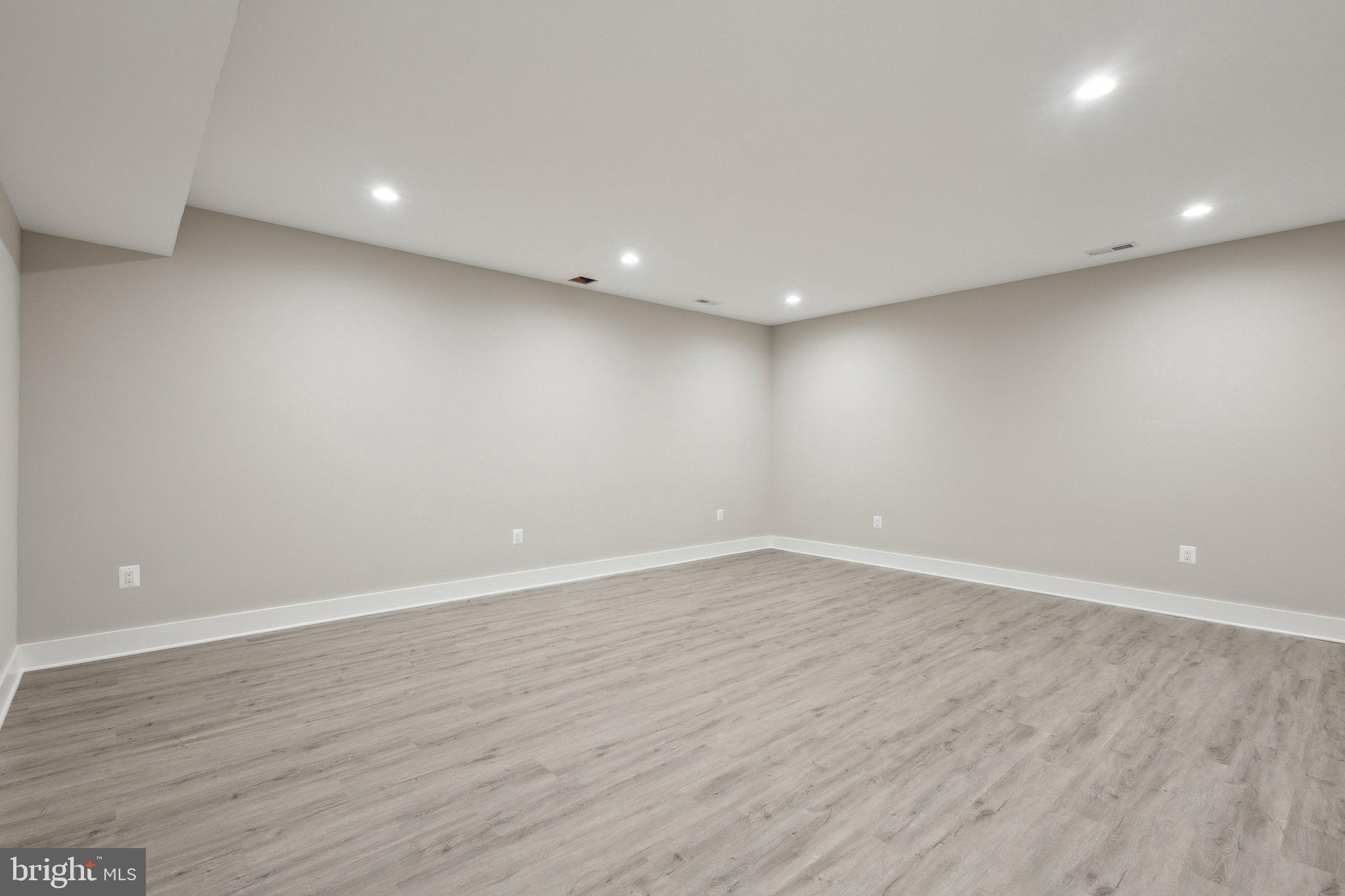 WESTHAMPTON - Residential