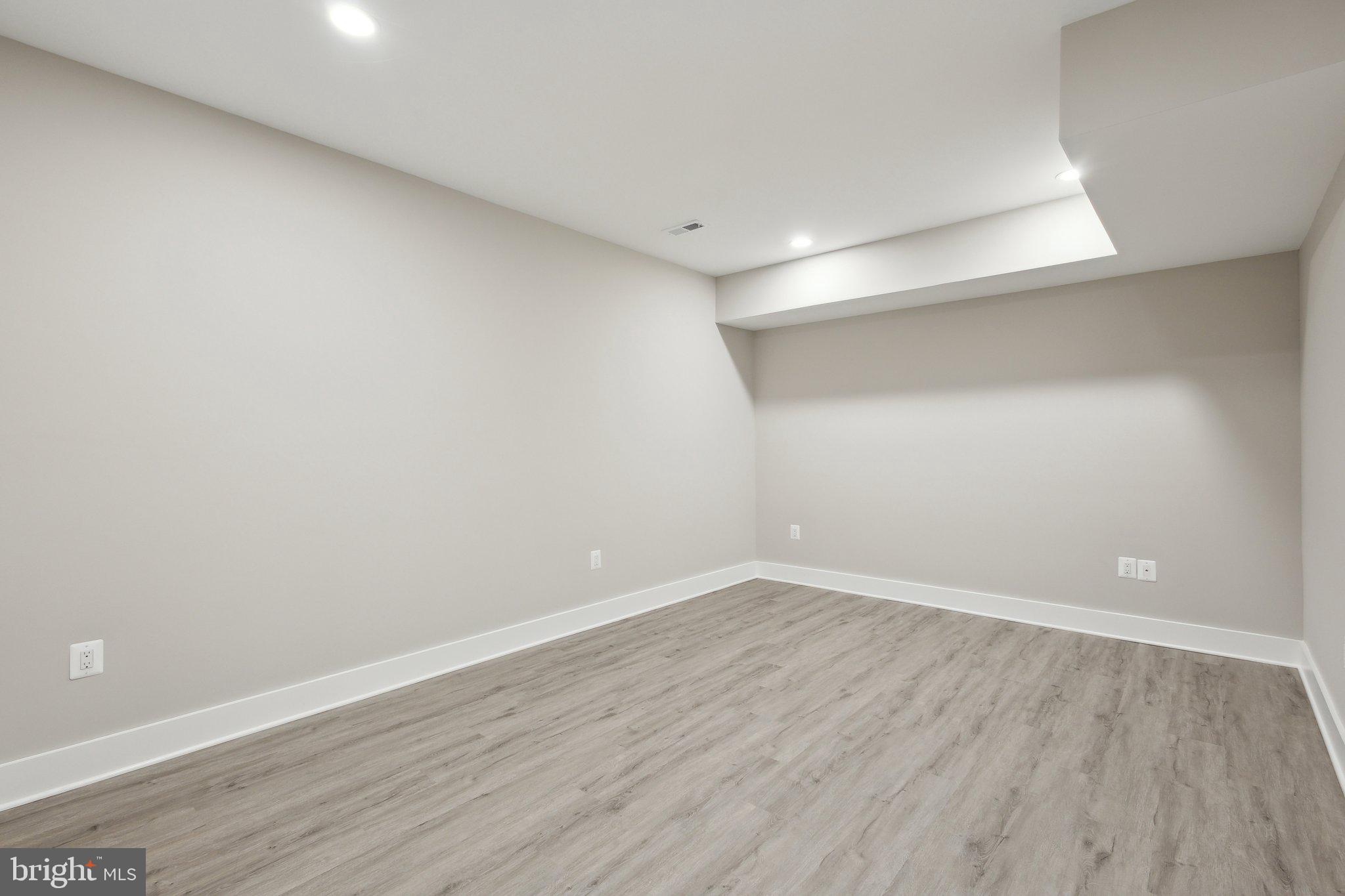 WESTHAMPTON - Residential