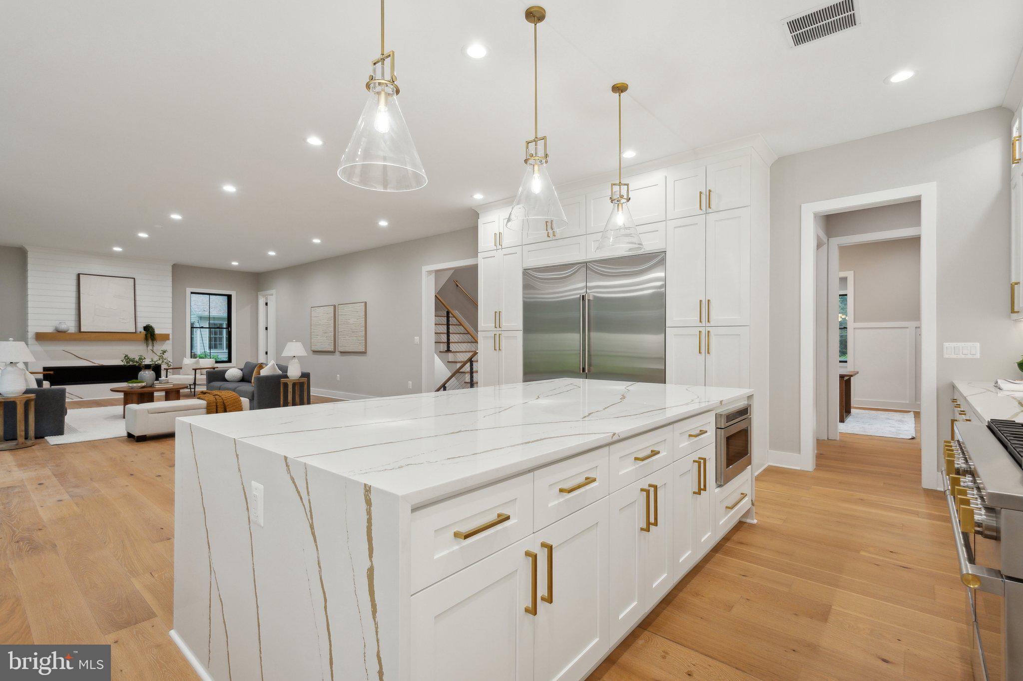 WESTHAMPTON - Residential