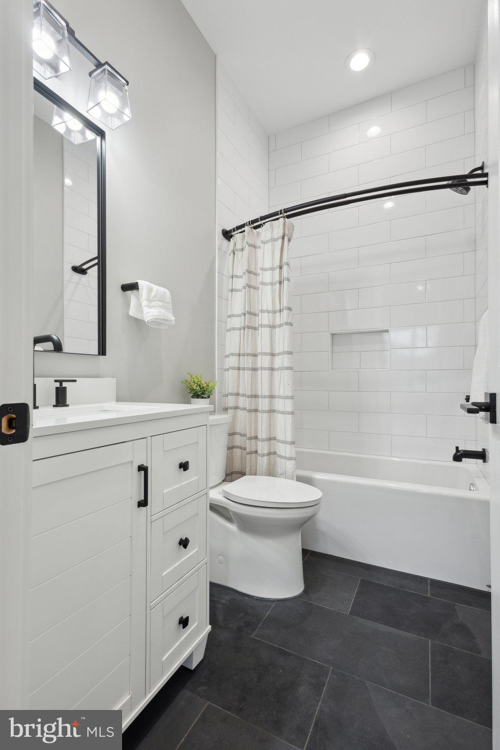 WESTHAMPTON - Residential