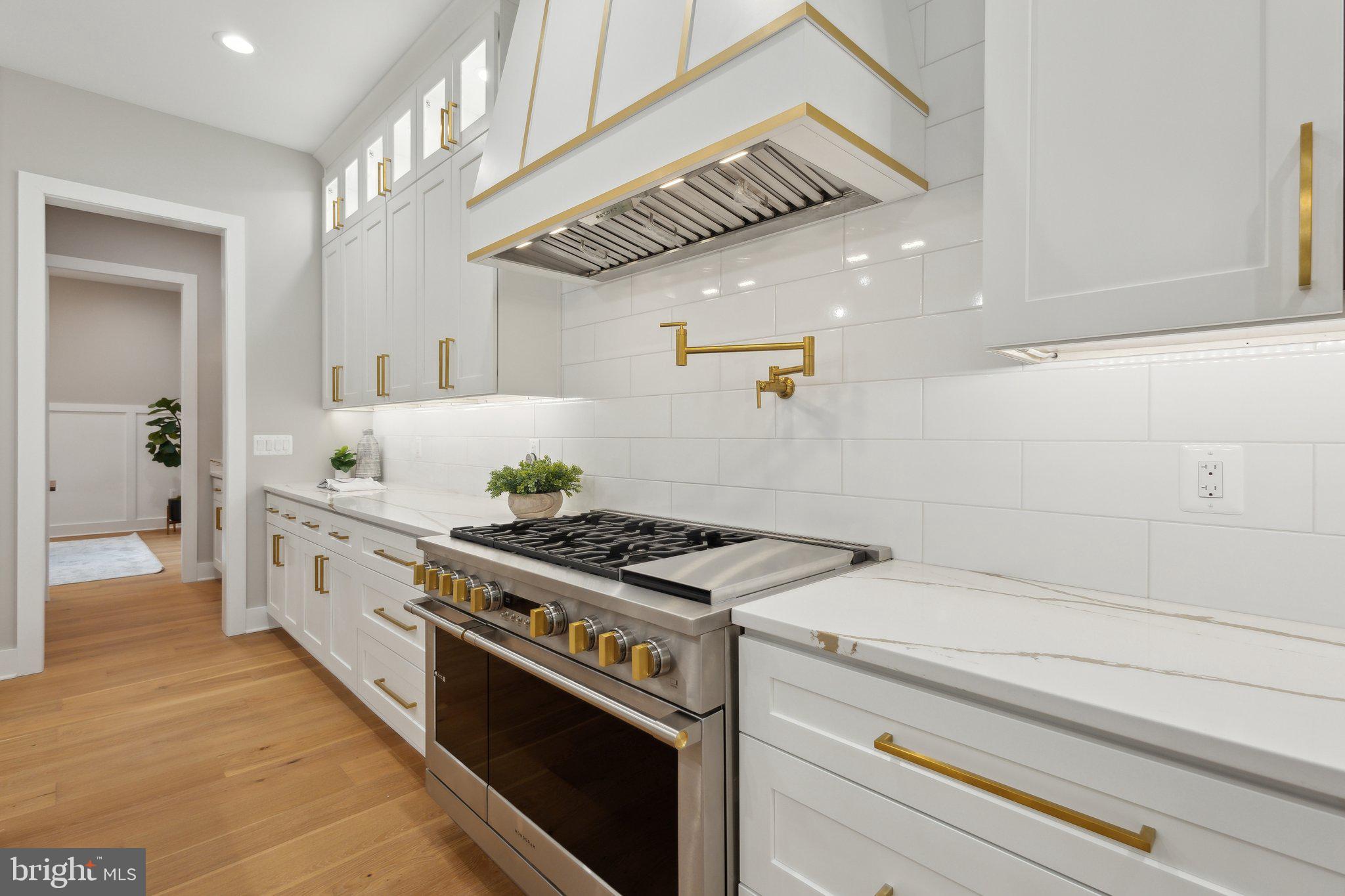 WESTHAMPTON - Residential