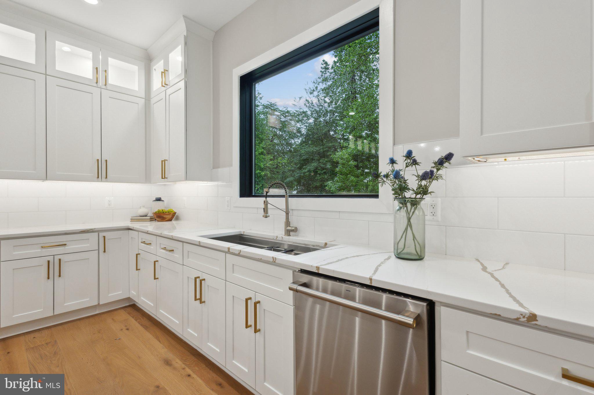 WESTHAMPTON - Residential