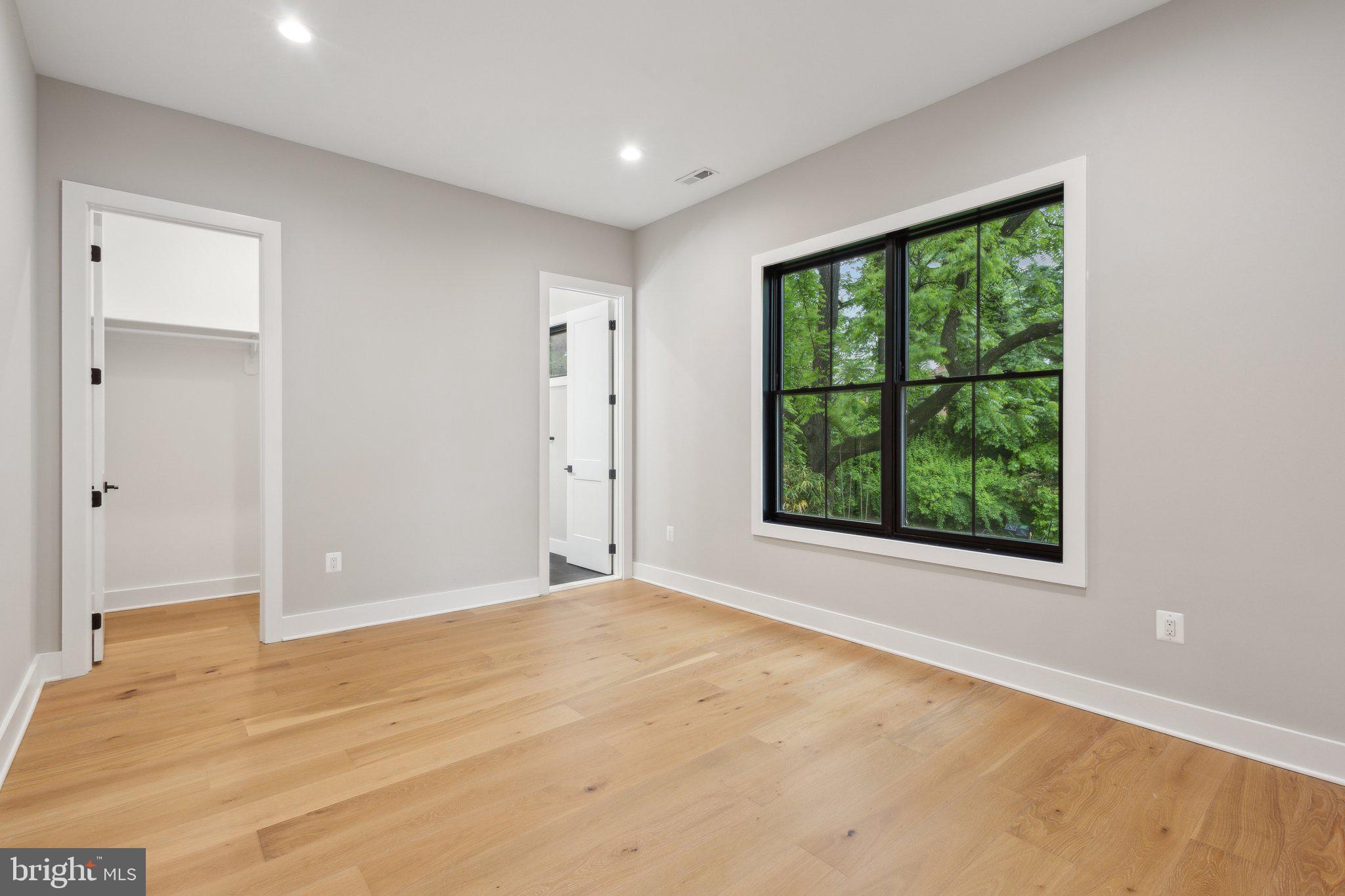 WESTHAMPTON - Residential